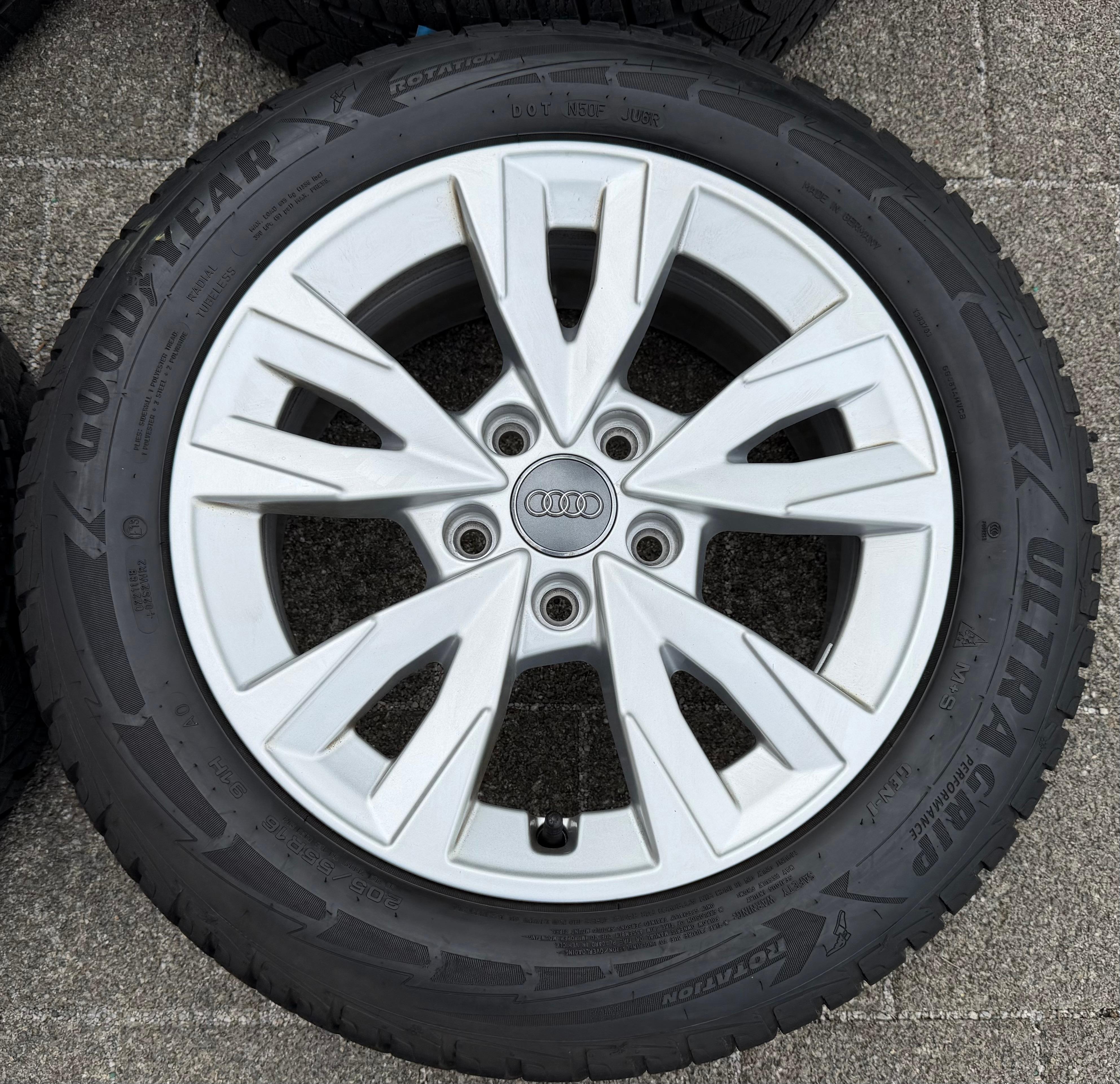 4 Original Alu Winterräder Audi A3 8Y 8Y0071496 205/55R16 91H Goodyear