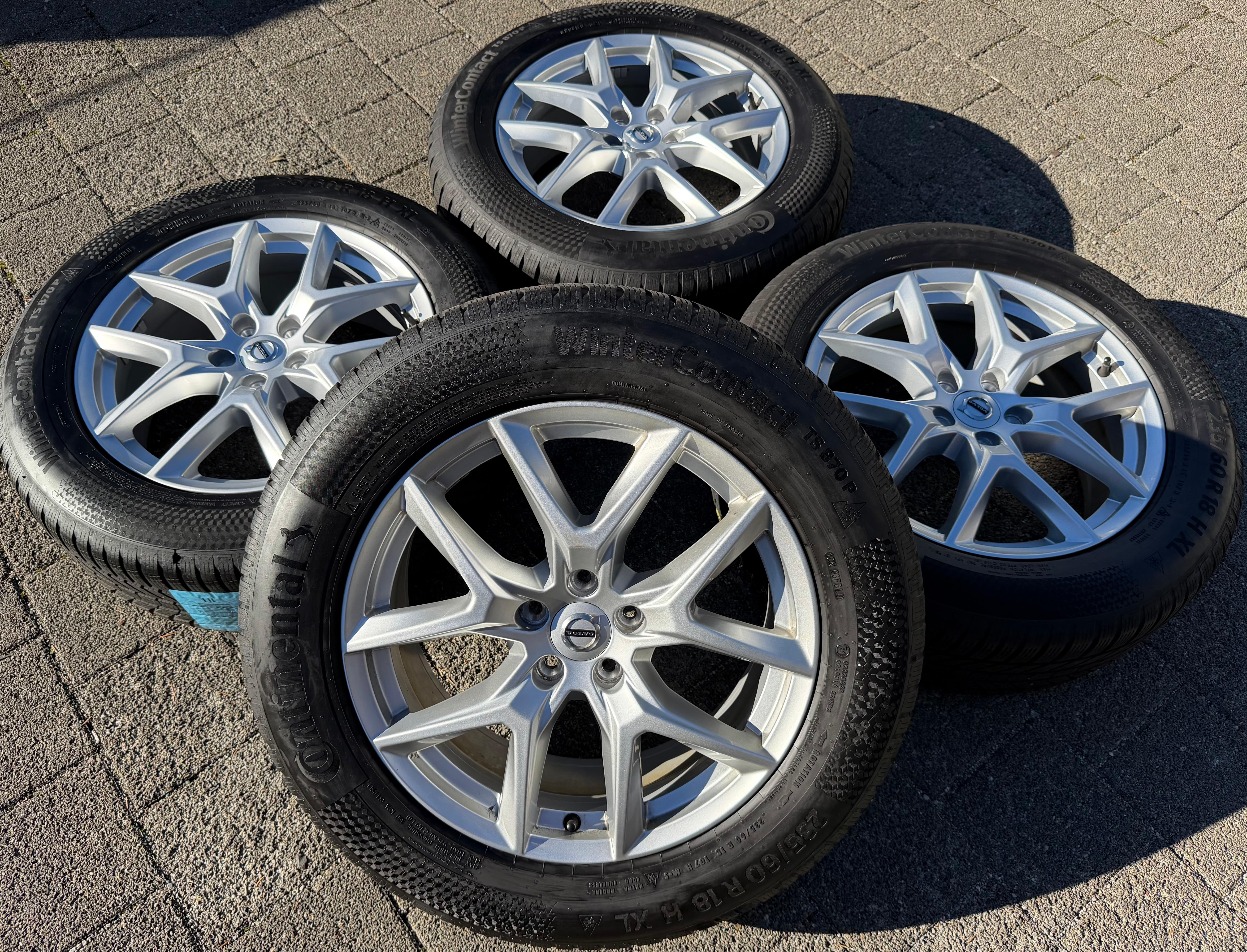 4 ruedas de invierno de aleación originales de 18" Volvo XC60 II 31423851 235/60R18 107H Continental 2025