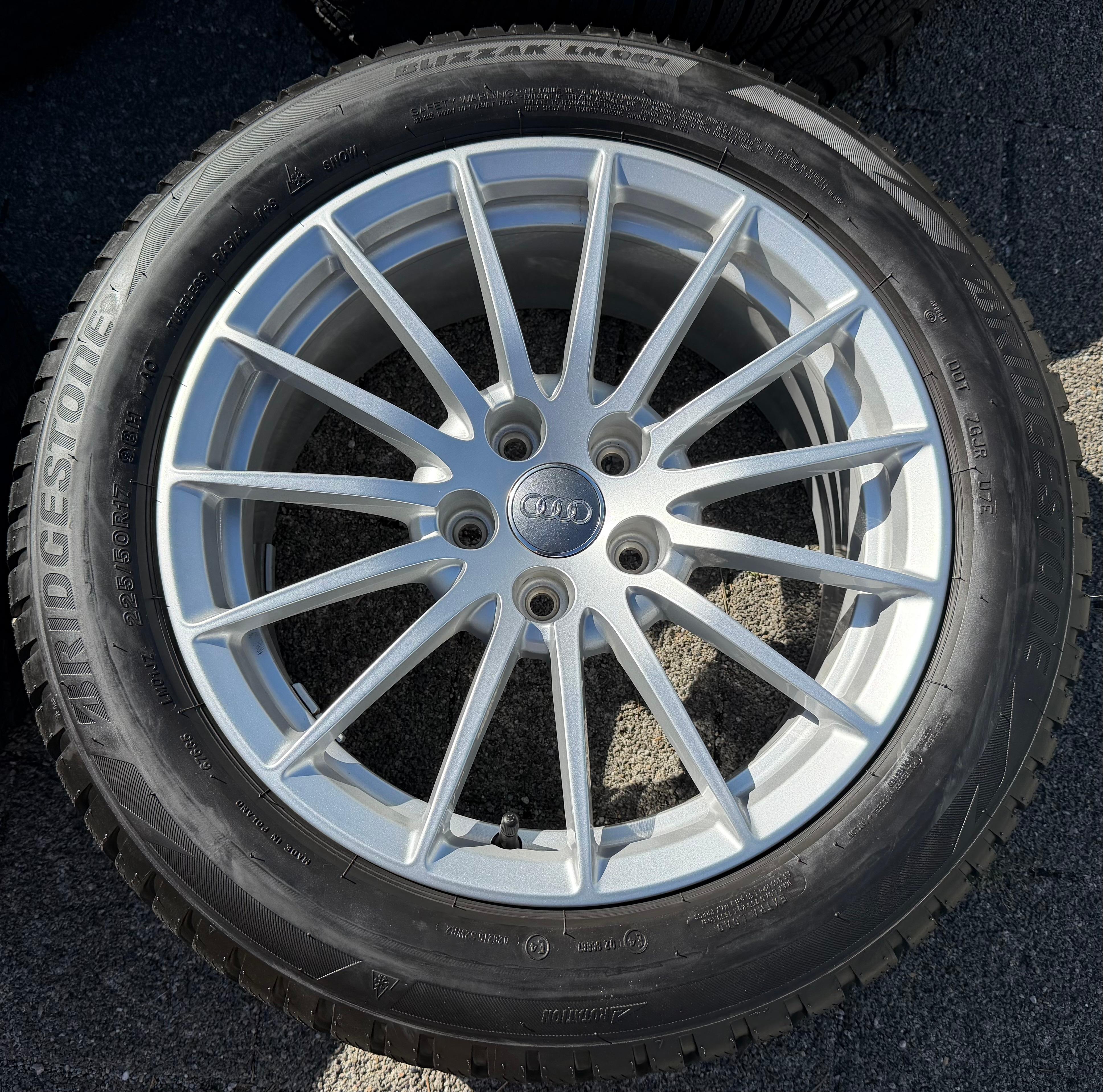 4 ruote in lega originali da 17" invernali Audi A5 F5 8W 225/50R17 98H 8W0601025AE Bridgestone