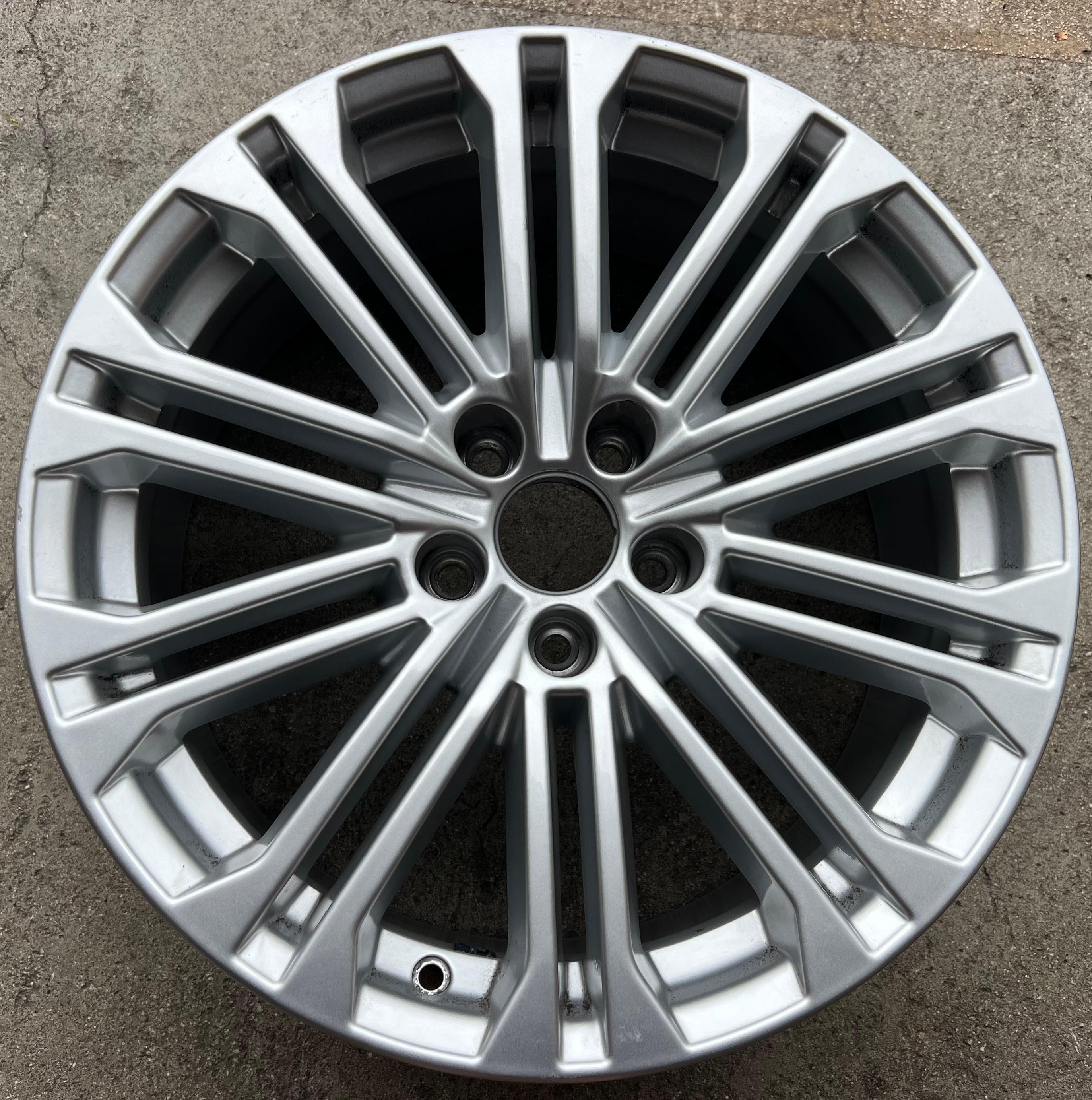 1X  ORIGINAL 18" ALUFELGE AUDI A5 S5 F9 8W 8W0601025EE 8x18 ET31 FREIHAUS