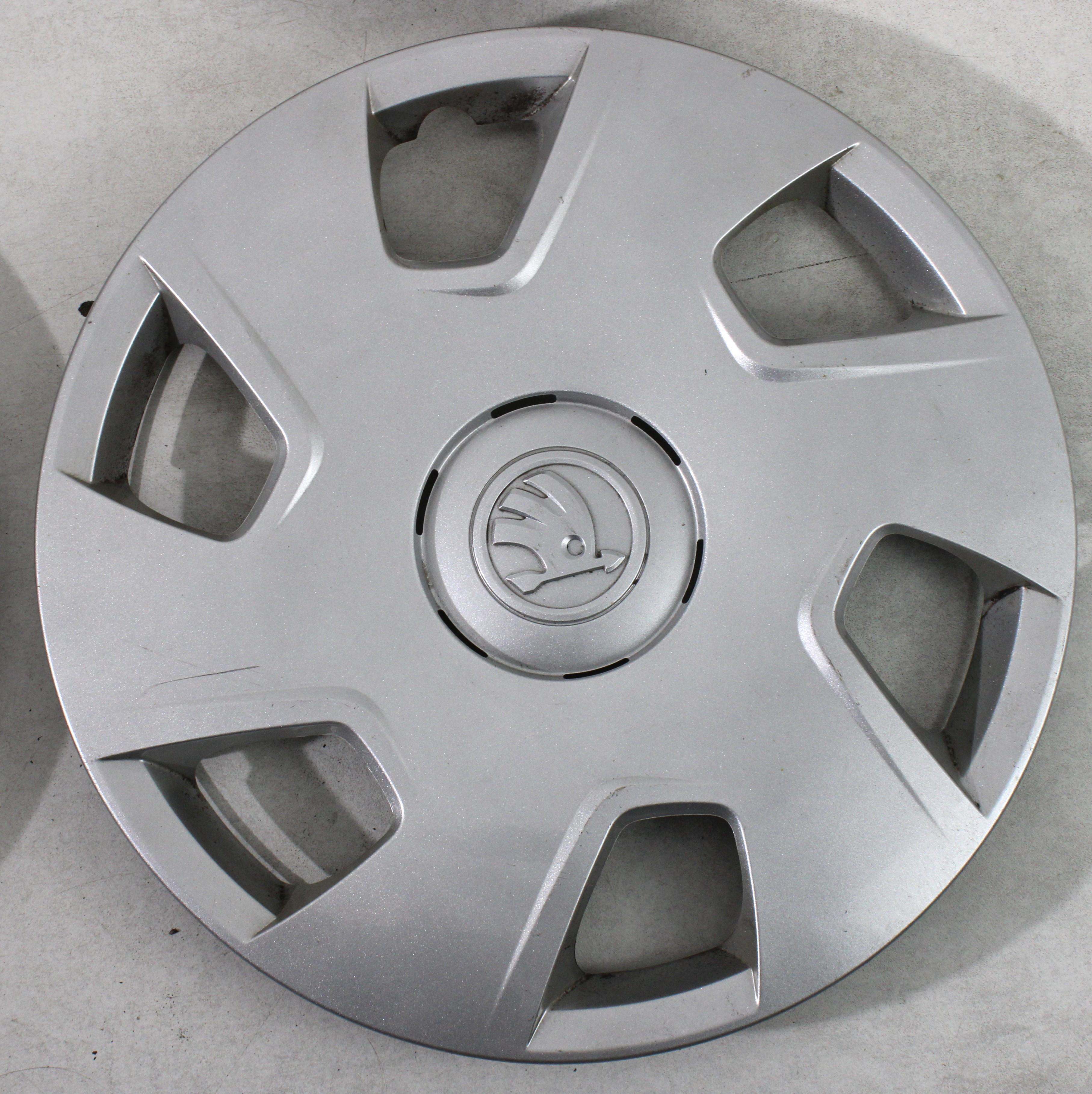 4 ORIGINAL 15" RADKAPPEN SKODA RAPID FABIA 5JA601147AS 15 ZOLL