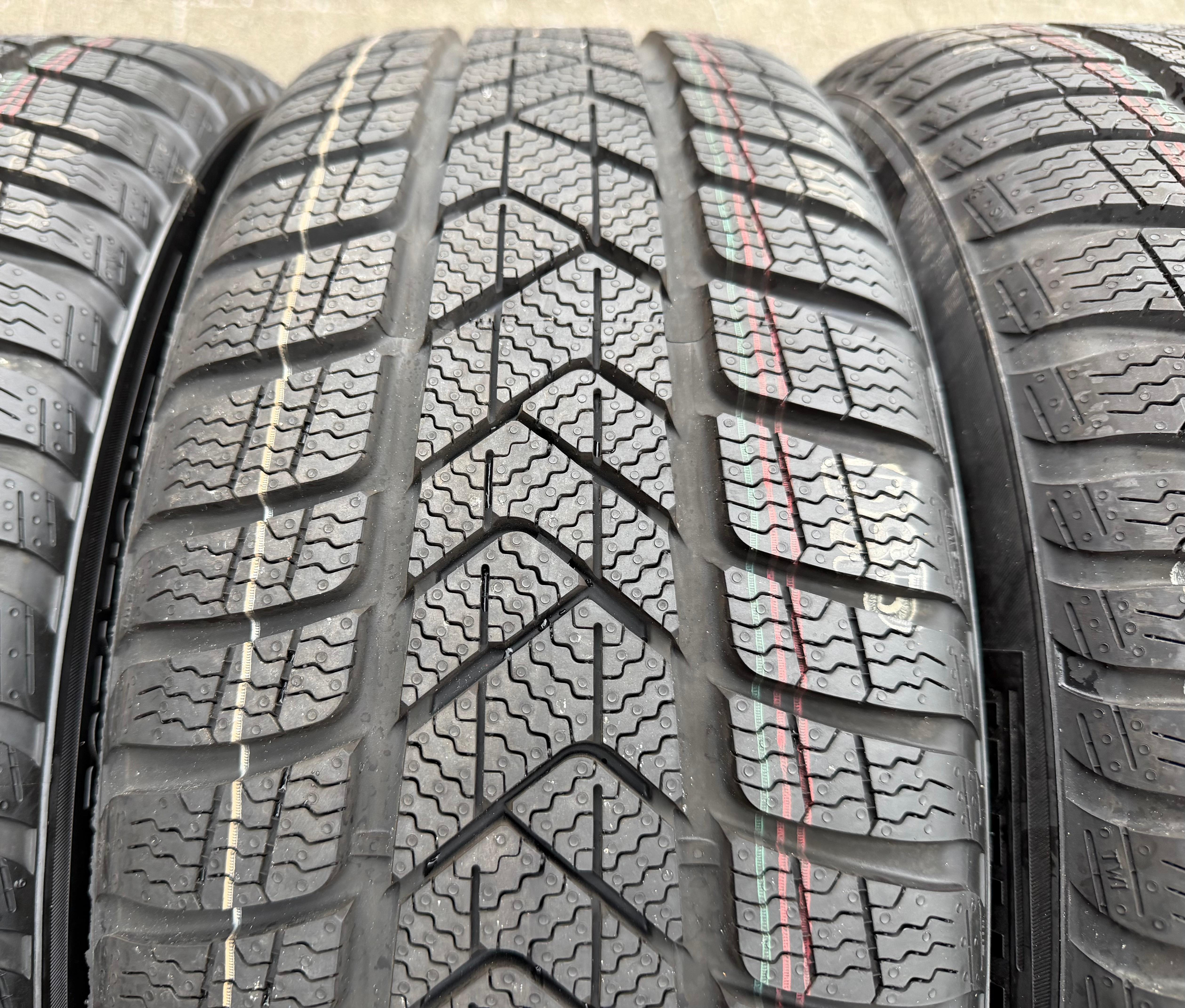 4 roues complètes hiver en alliage d’origine 17" Audi A3 S3 8Y 8Y0601025L 205/50R17 93H Pirelli NEUVES