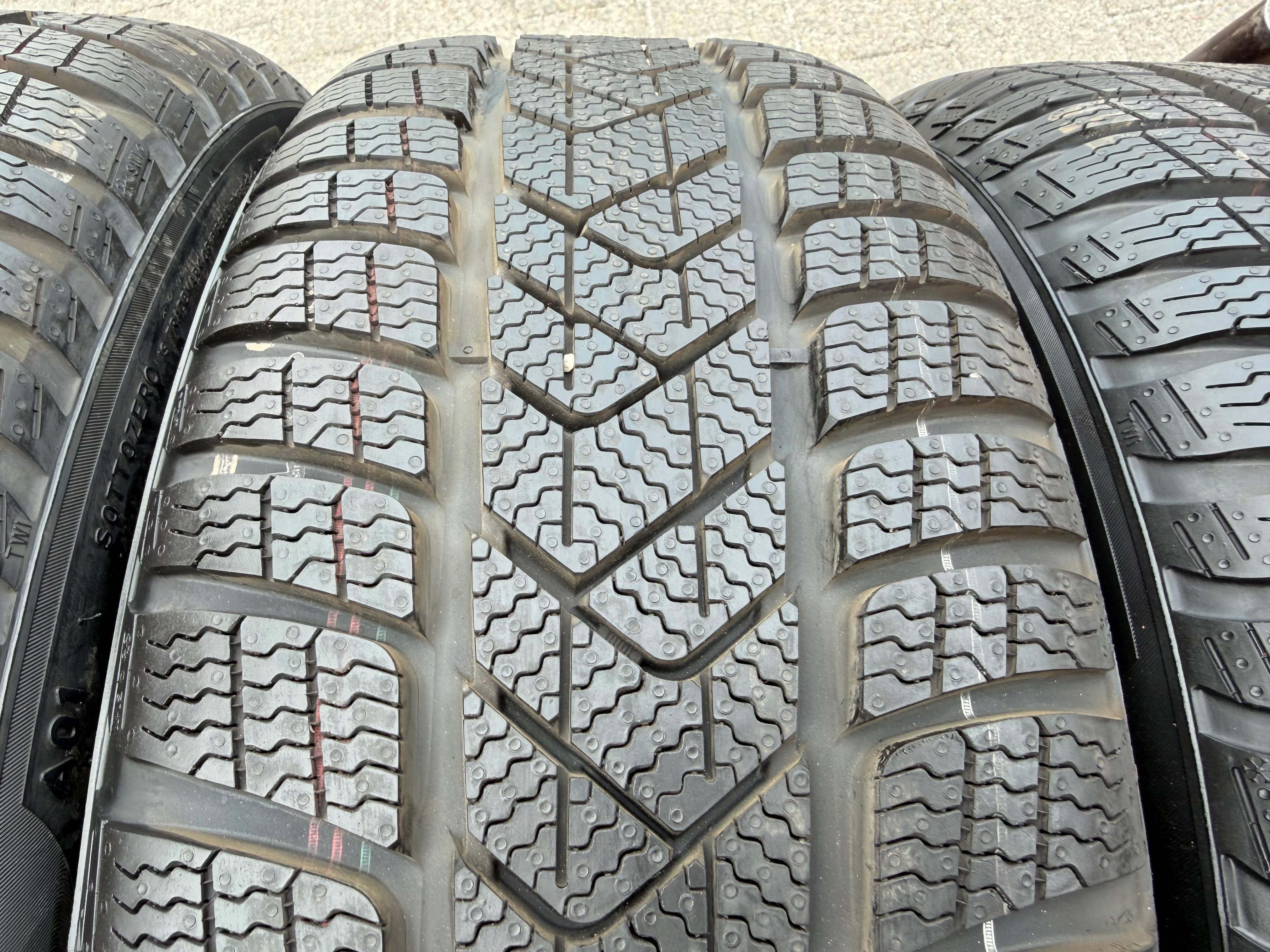 4 Original 17" Alu Winterräder Audi A3 S3 8Y 8Y0601025L 205/50R17 93H Pirelli