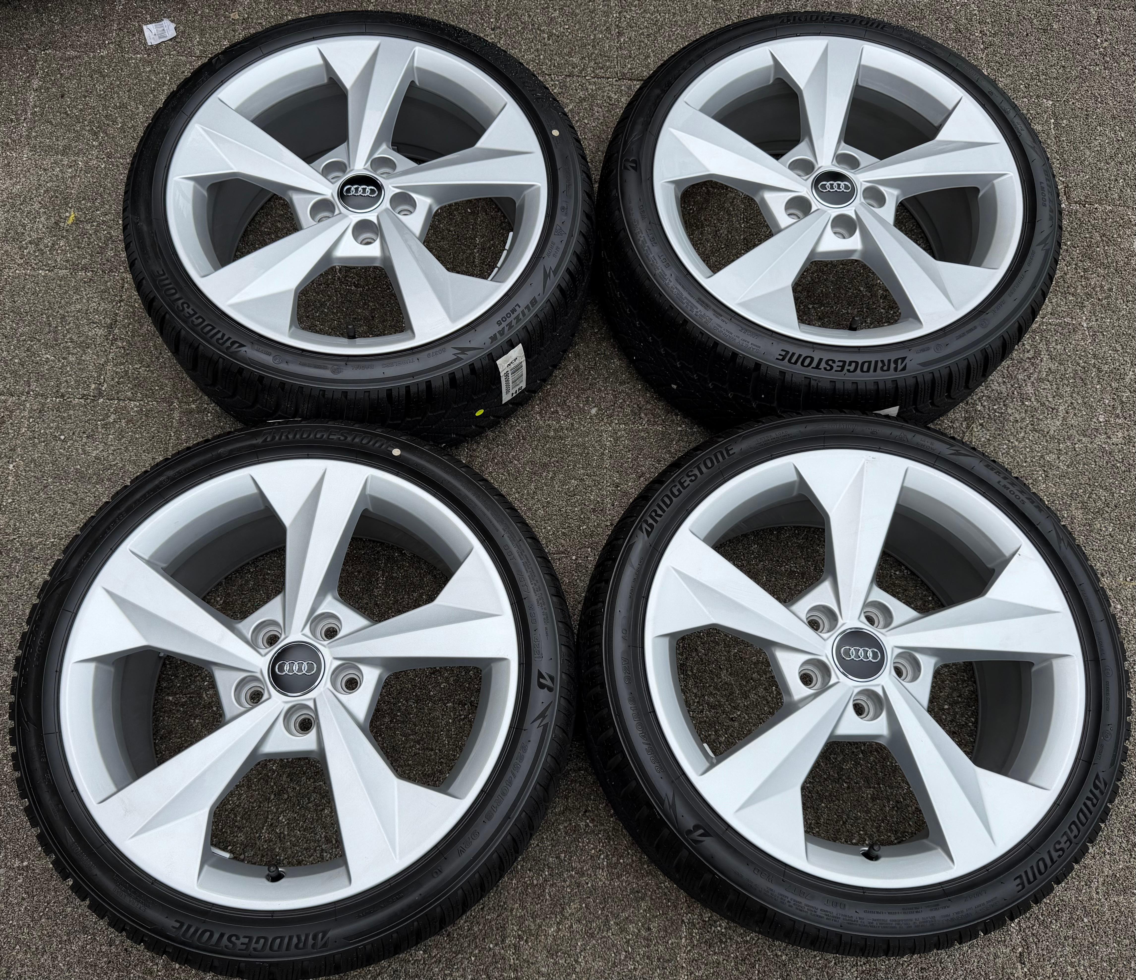 4 Original 18" Alu Winterräder Audi A3 S3 8Y 8Y0601025J 225/40R18 92V Bridgestone 2021