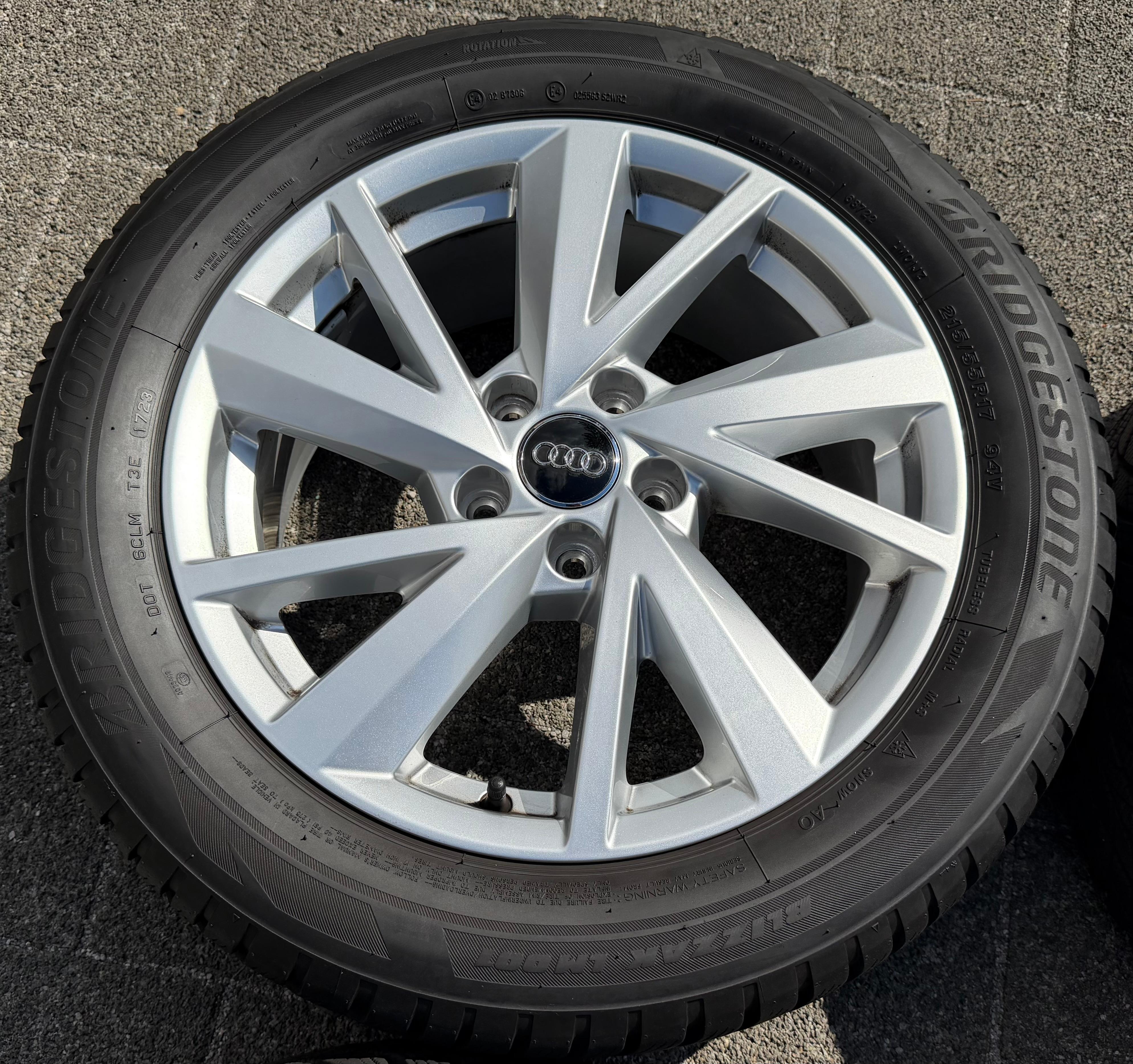 4 ruote complete in lega originali da 17" per Audi Q2 215/55R17 94V Bridgestone 2023