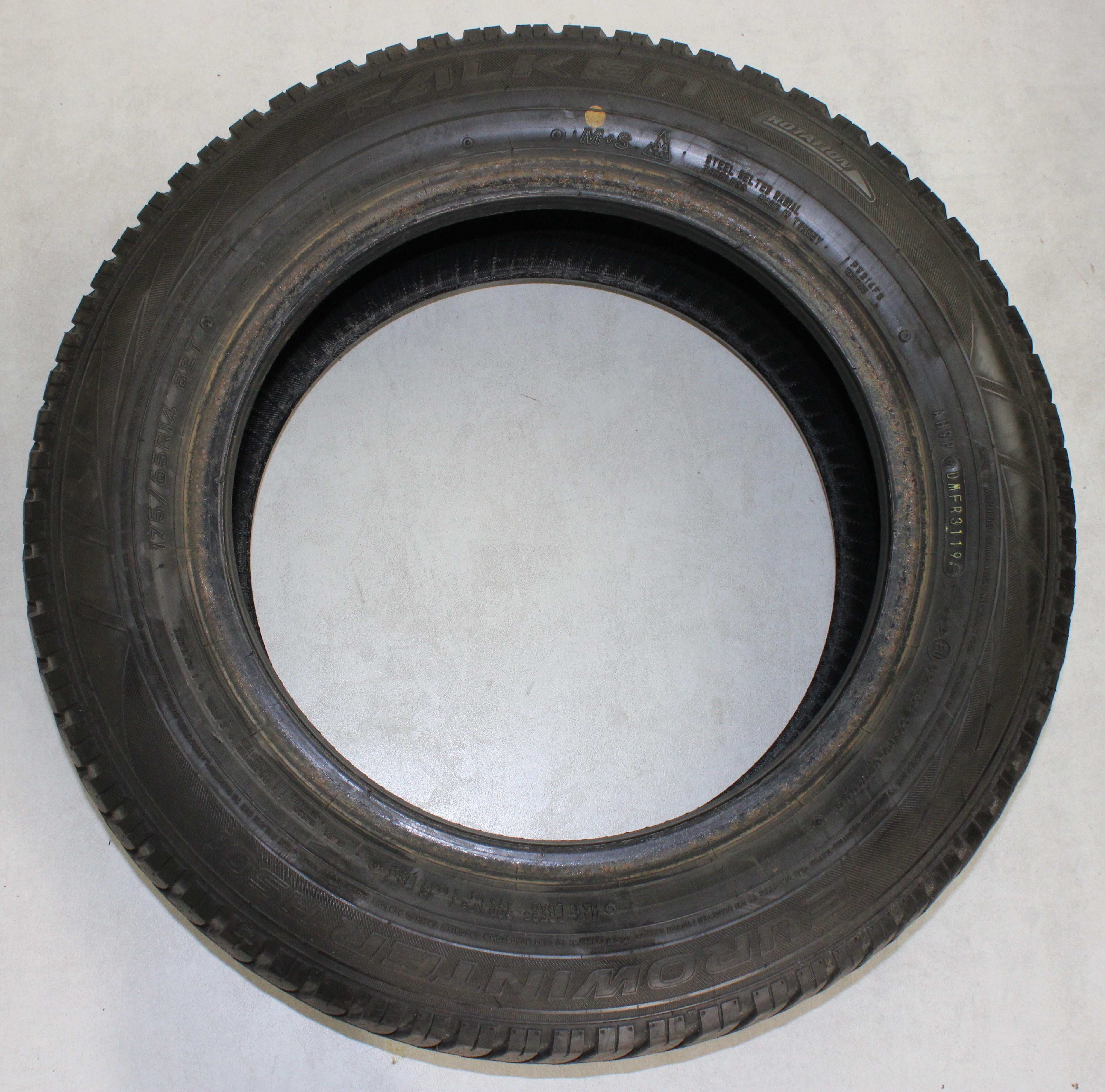 2 x 175/65R14 82T Winterreifen Falken Eurowinter HS01 1x5-5,5mm/1x6mm 2019/2021