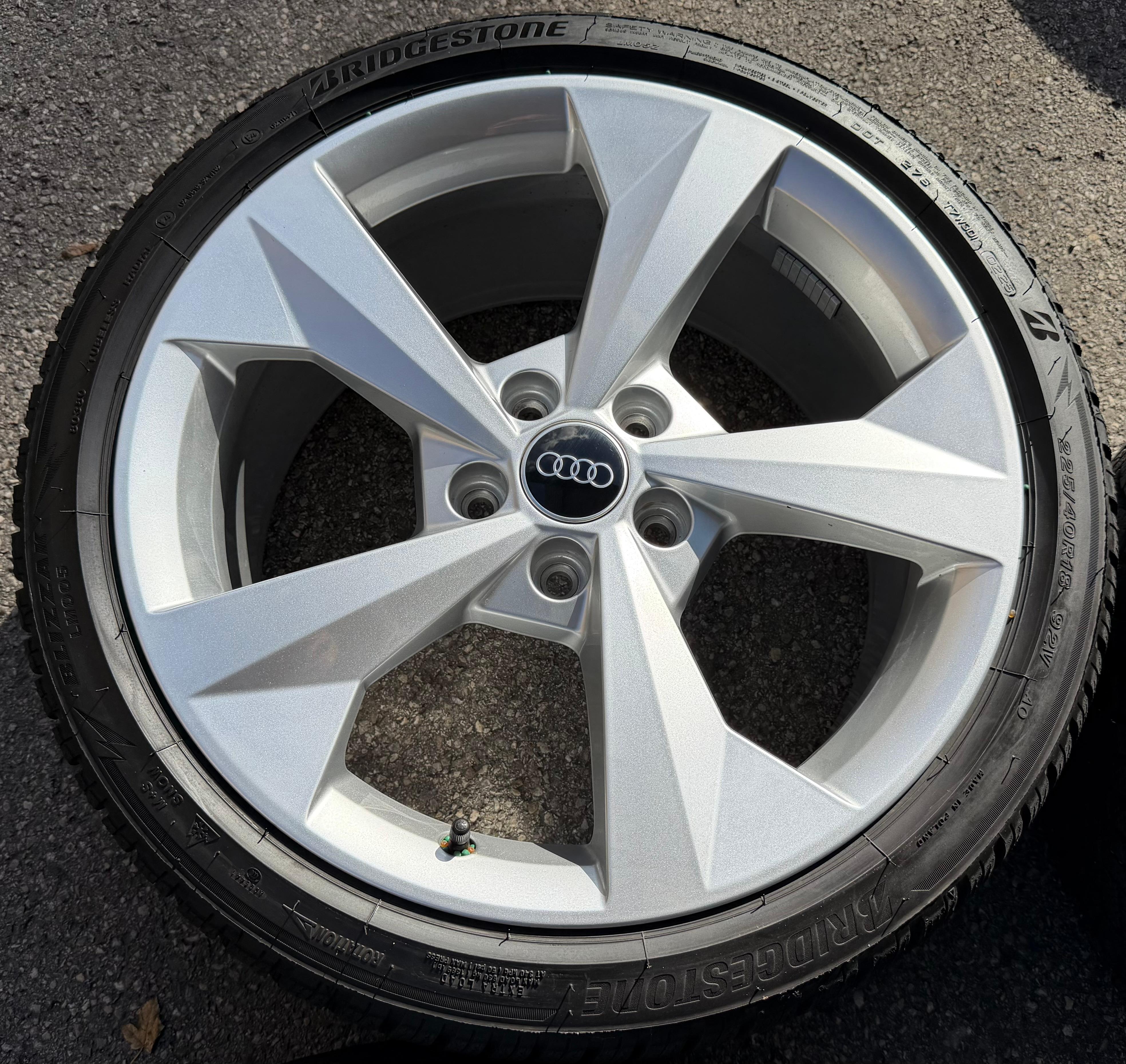 4 ruedas de invierno de aluminio originales de 18" Audi A3 S3 8Y 8Y0601025CP 225/40R18 92V 2025
