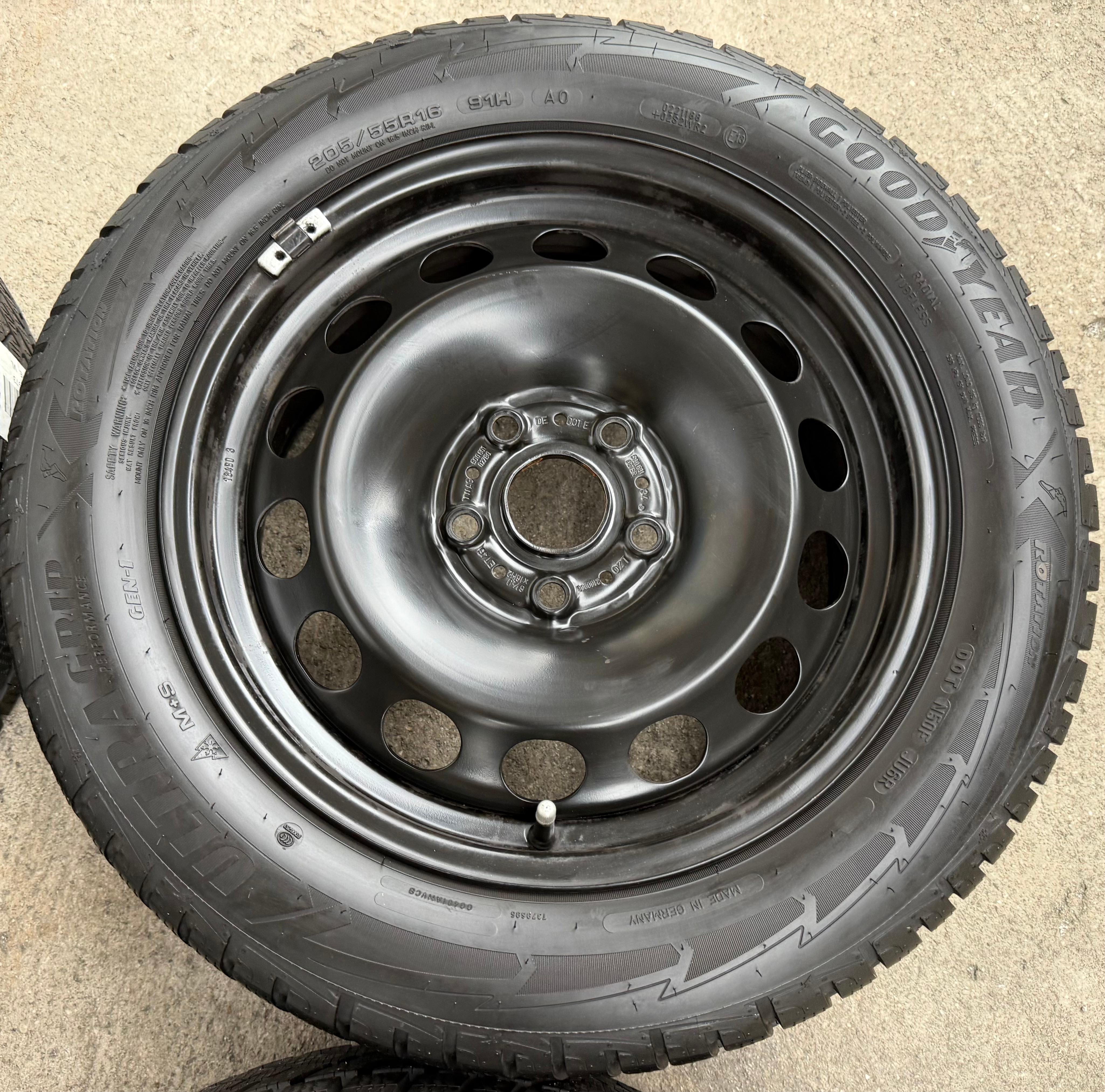 4 WINTERRÄDER VW GOLF 7 AUDI A3 8V SEAT LEON 5F SKODA OCTAVIA 5E 205/55R16 91H 5Q0601027BQ