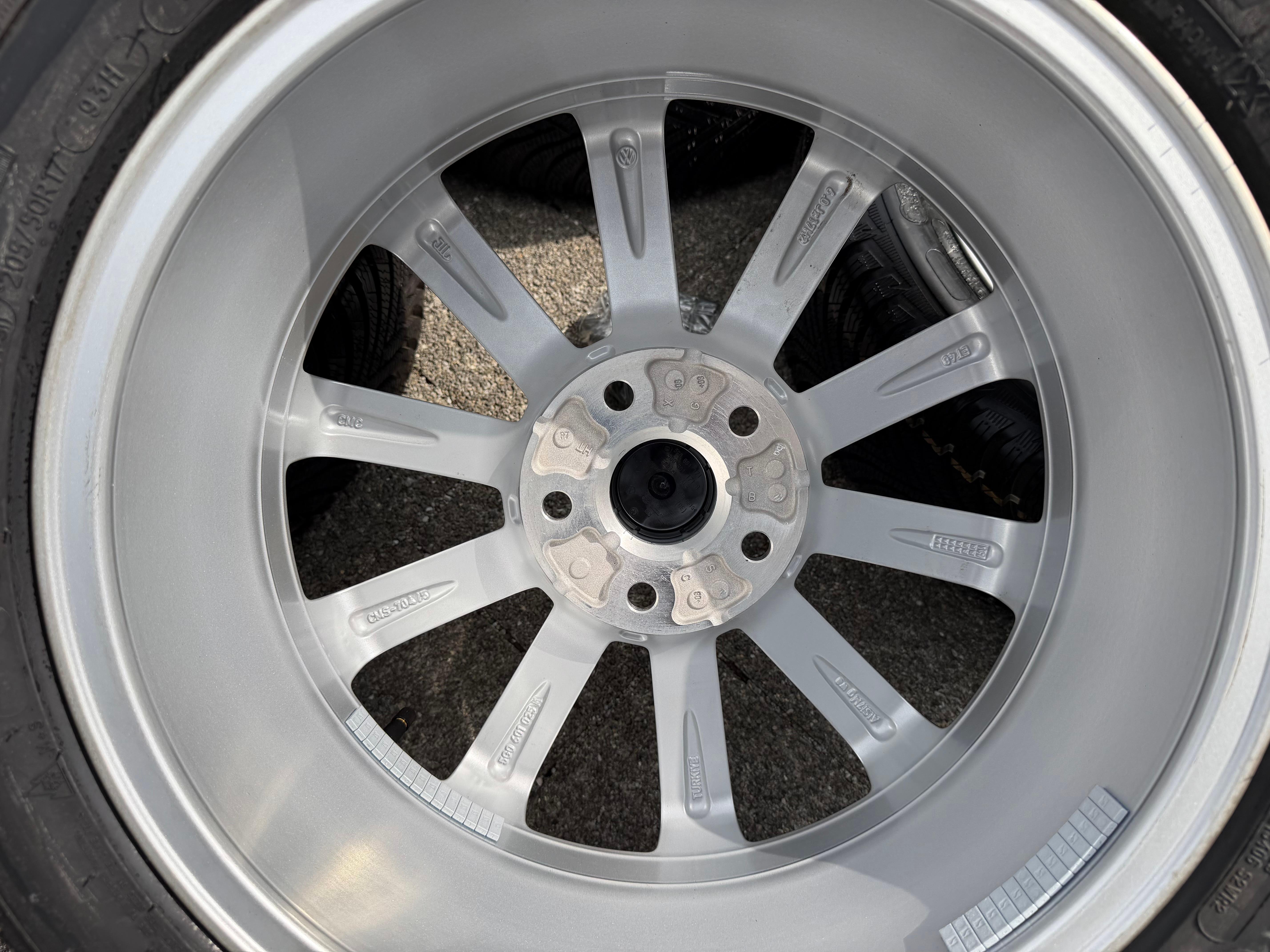 4 Original 17" Alu Winterräder VW Golf VII 7 AU 5G0601025K 205/50R17 93H Michelin