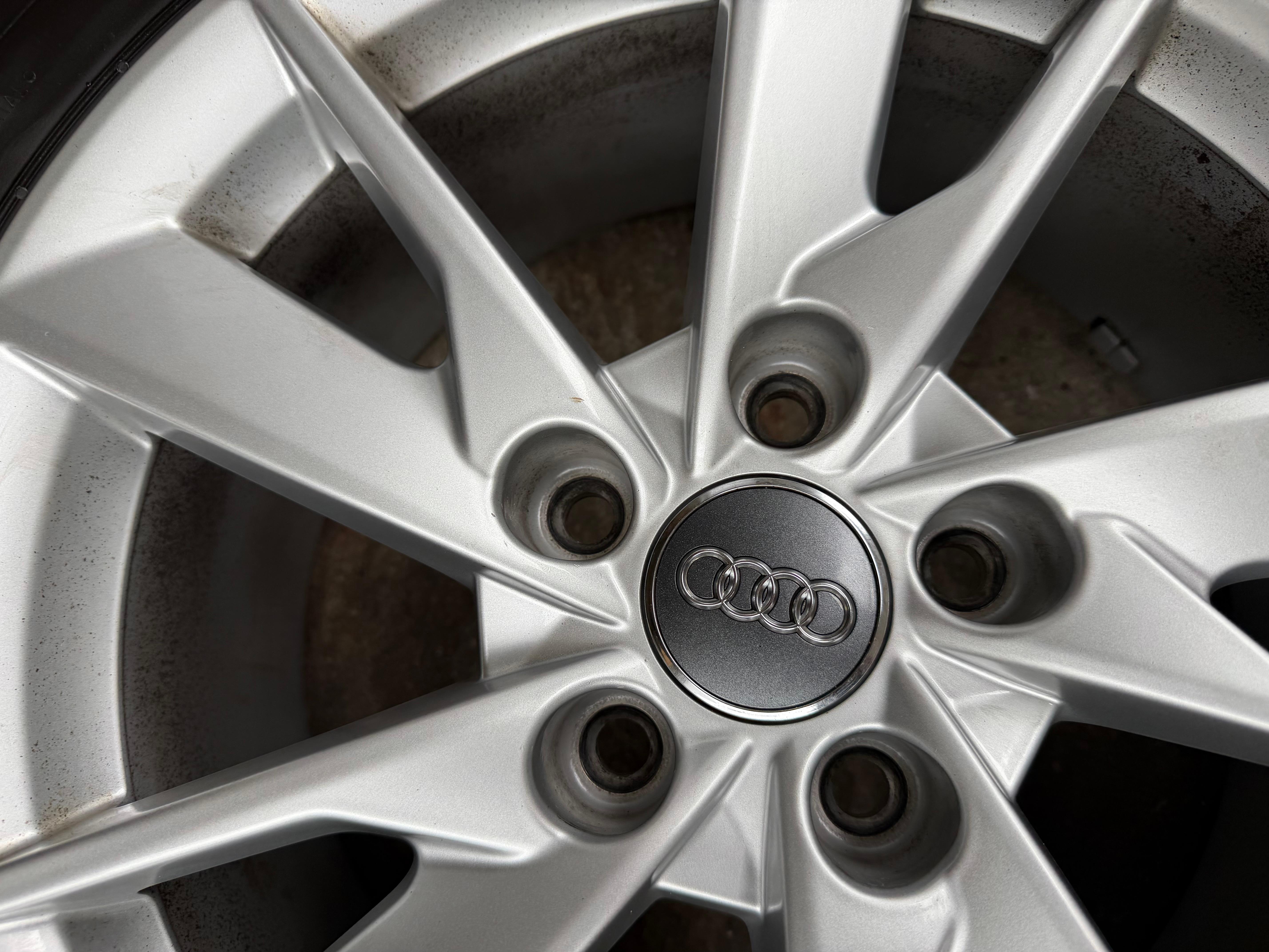 4 Original Alu Winterräder Audi A4 8W B9 8W0601025A 205/60R16 92H Continental