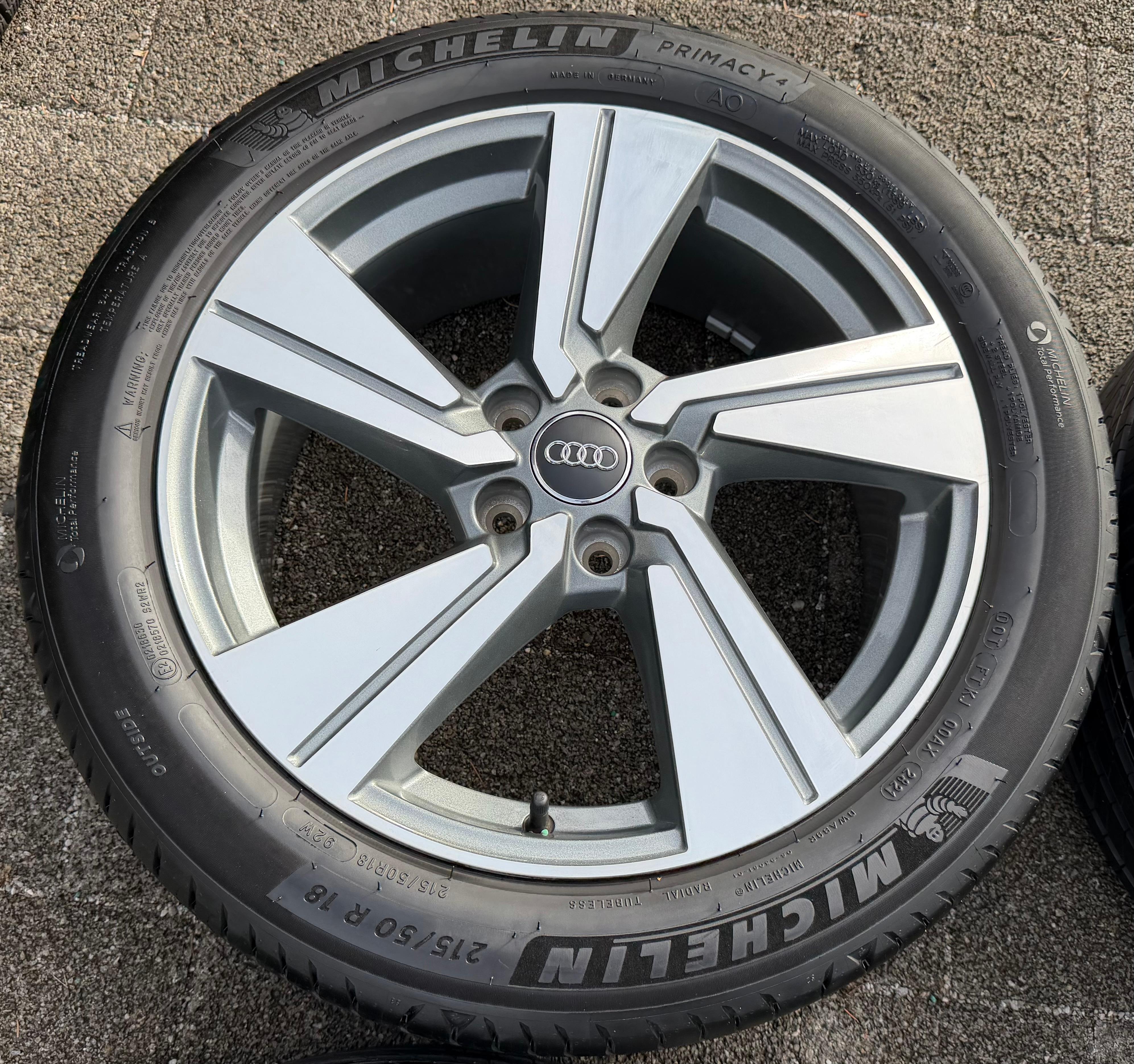4 Original 18" Alu Sommerräder Audi Q2 SQ2 81A601025G 215/50R18 92W Michelin