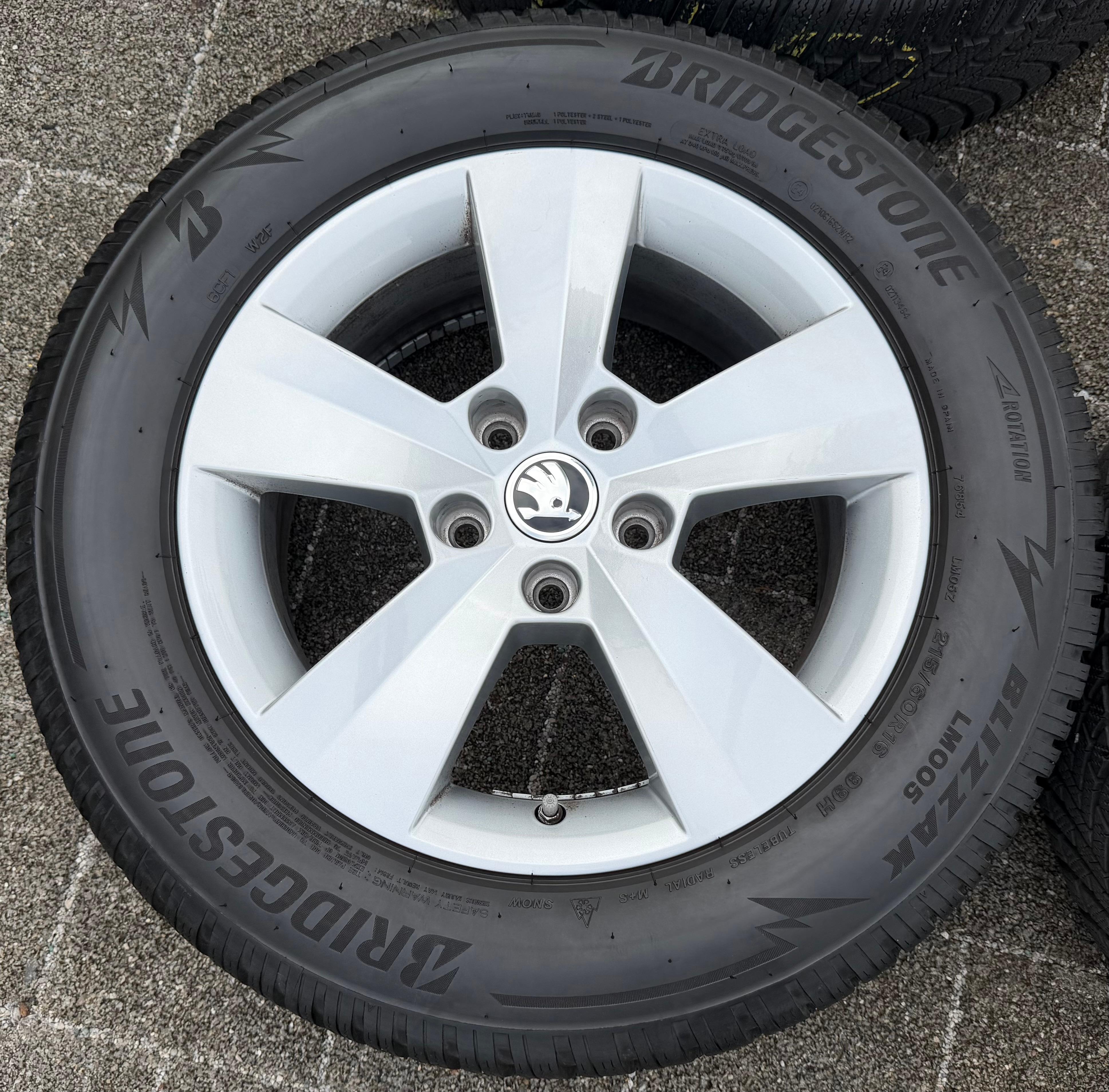 4 roues hiver en alliage d’origine 16" Skoda Superb III 3V 215/60R16 99H 3V0601025AC