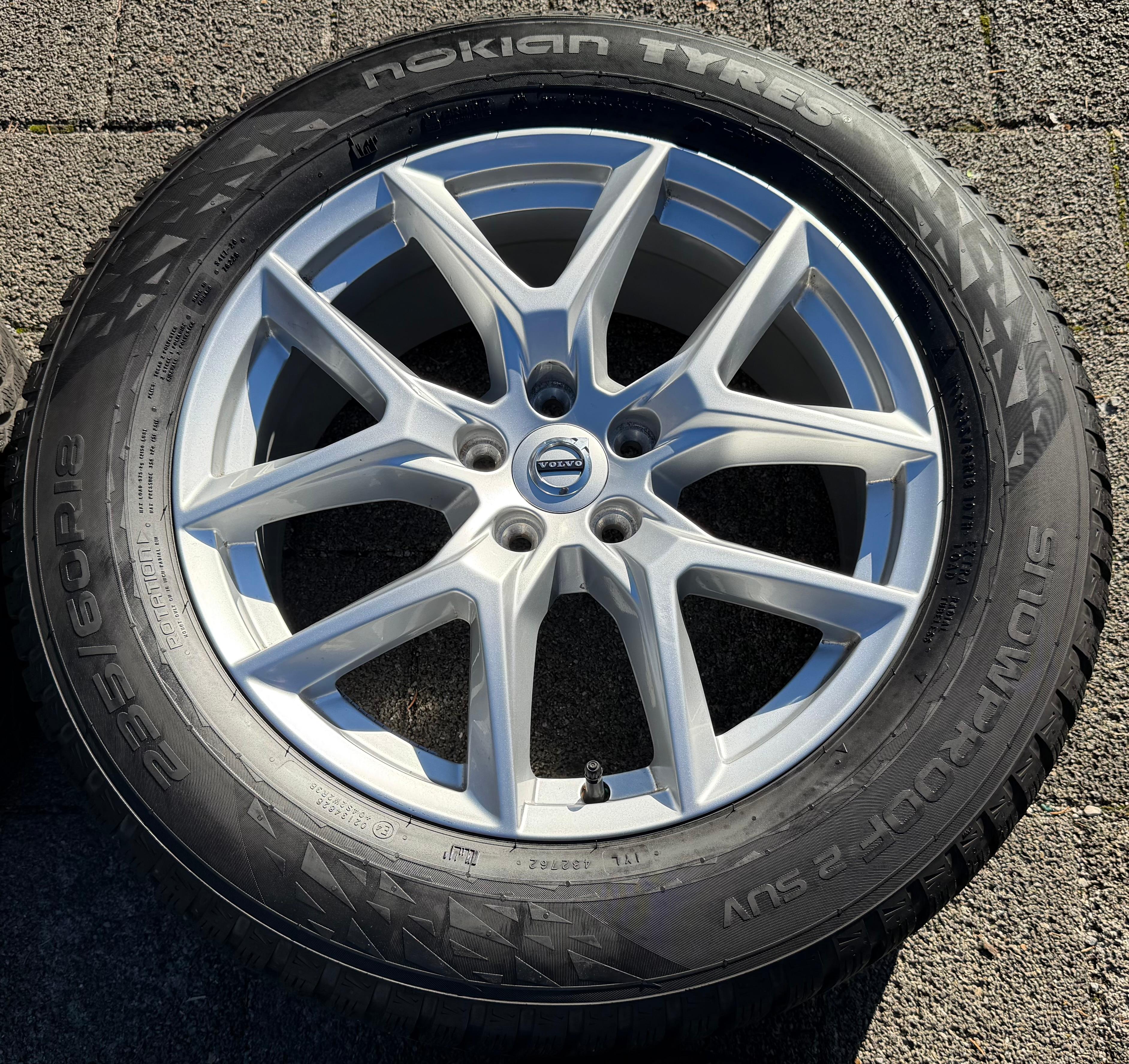 4 ruedas de invierno de aleación originales de 18" Volvo XC60 II 31423851 235/60R18 107H NOKIAN 2025