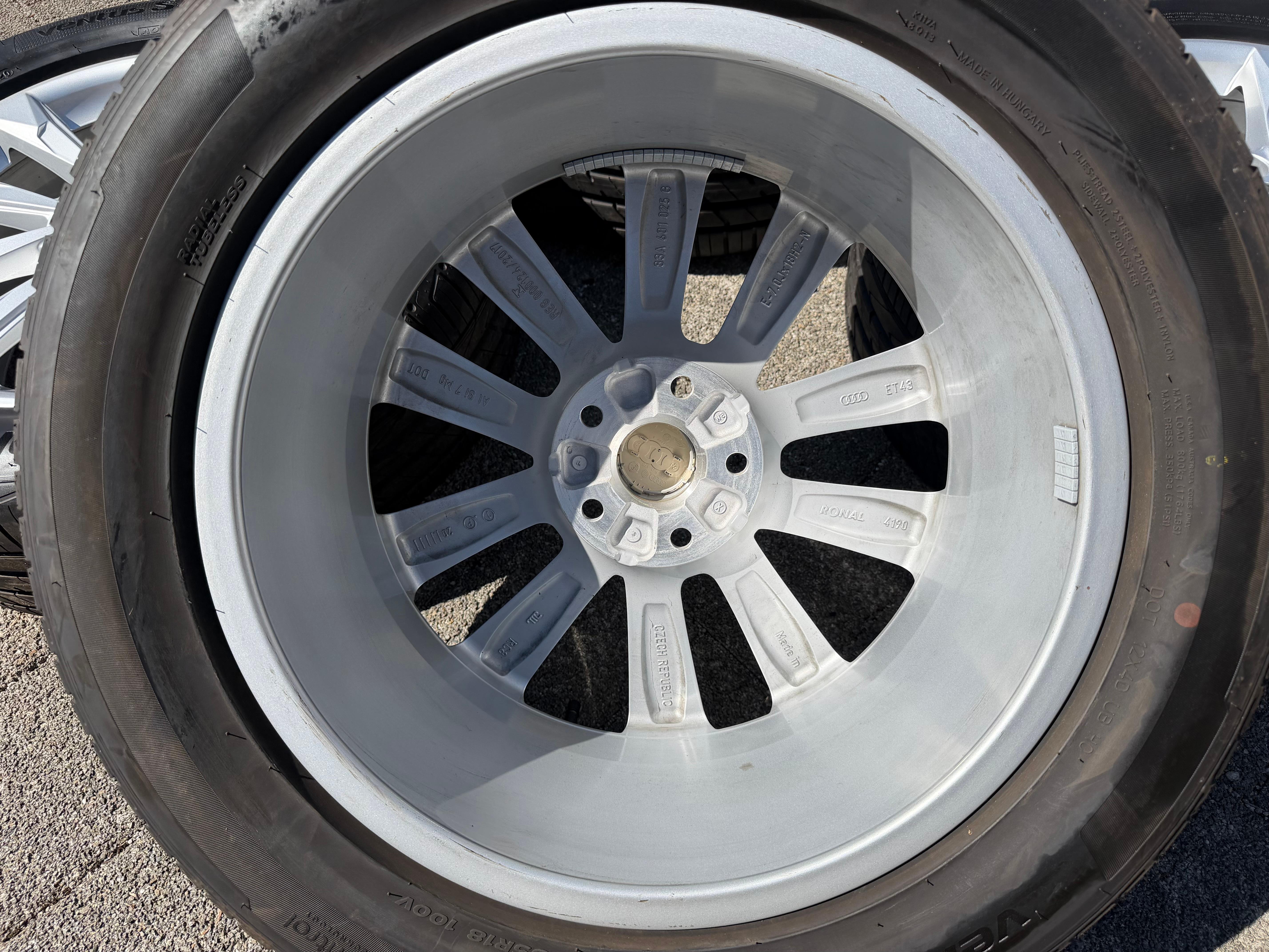 4 Original 18" Alu Sommerräder Audi Q3 F3 83A 83A601025G 235/55R18 100V Hankook