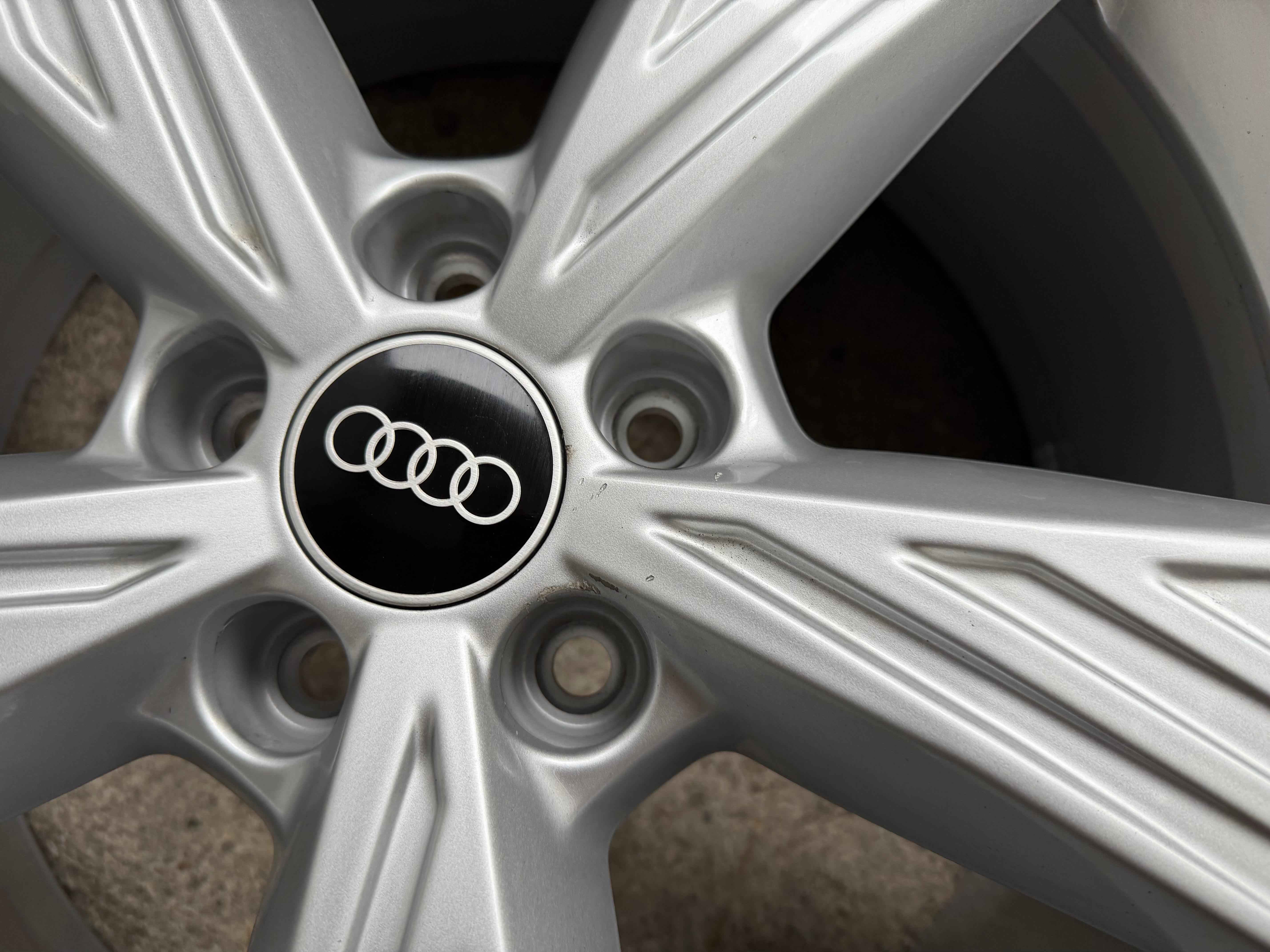 4 ORIGINAL 19" ALU WINTERRÄDER AUDI Q4 E-TRON 235/55R19 101T 255/50R19 103T TOP