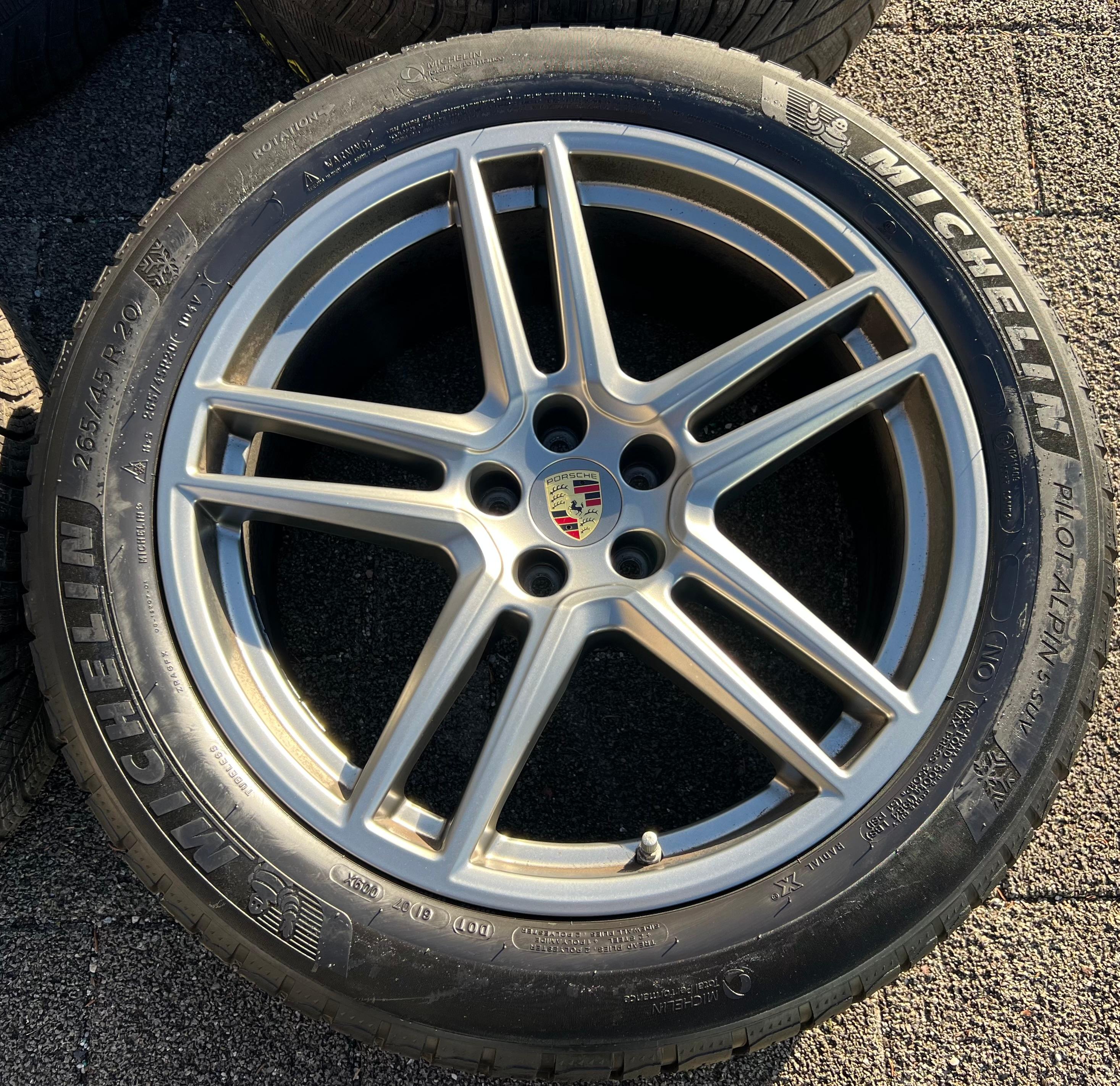4 ORIGINELE 20" LICHTMETALEN WINTERWIELEN PORSCHE MACAN 265/45R20 104V 295/40R20 106V BANDENDRUKCONTROLESYSTEEM