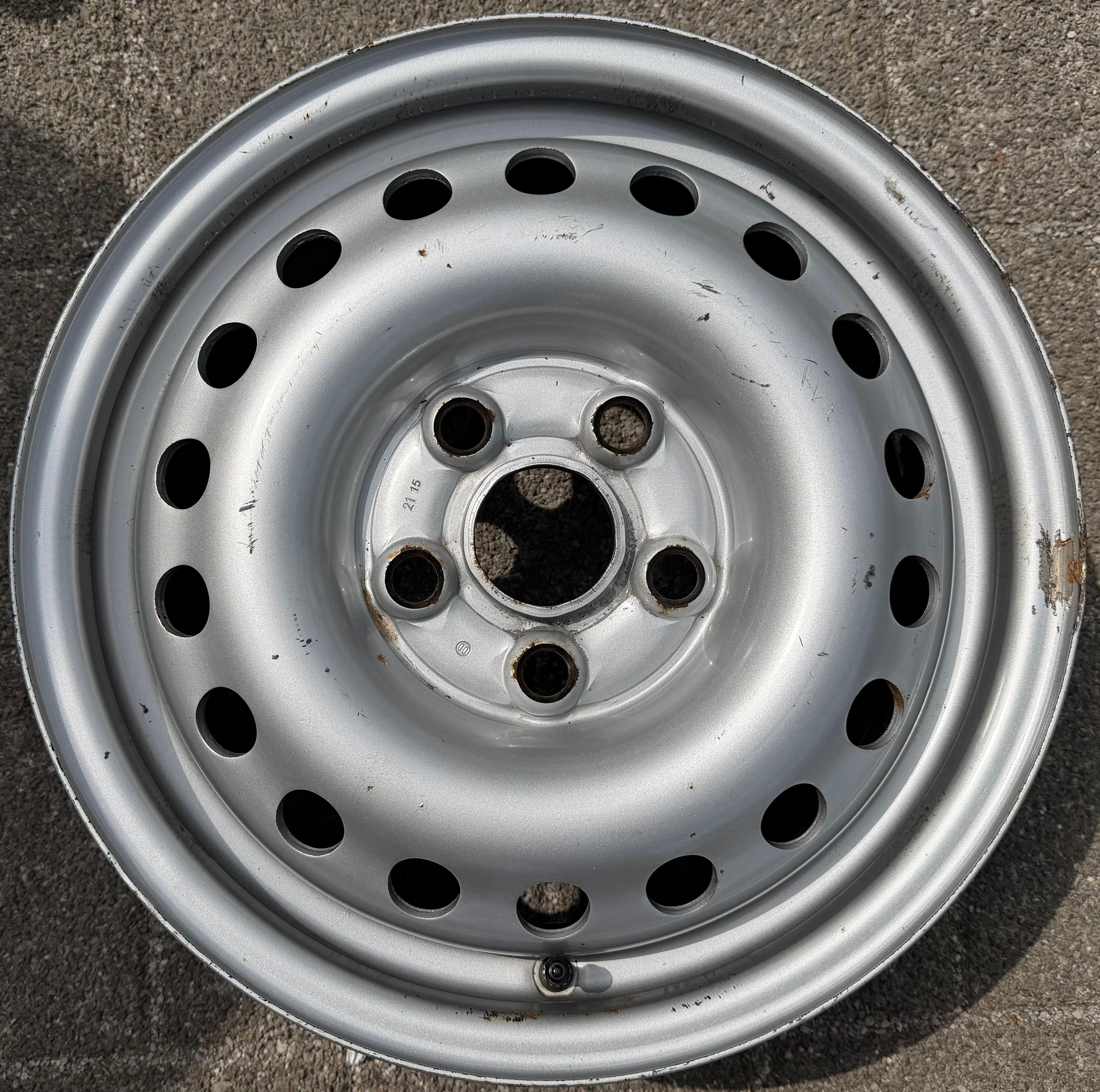 1 X  STAHLFELGE 15" FELGE VW BUS T4 IV 6x15 ET55 TRANSPORTER FREIHAUS