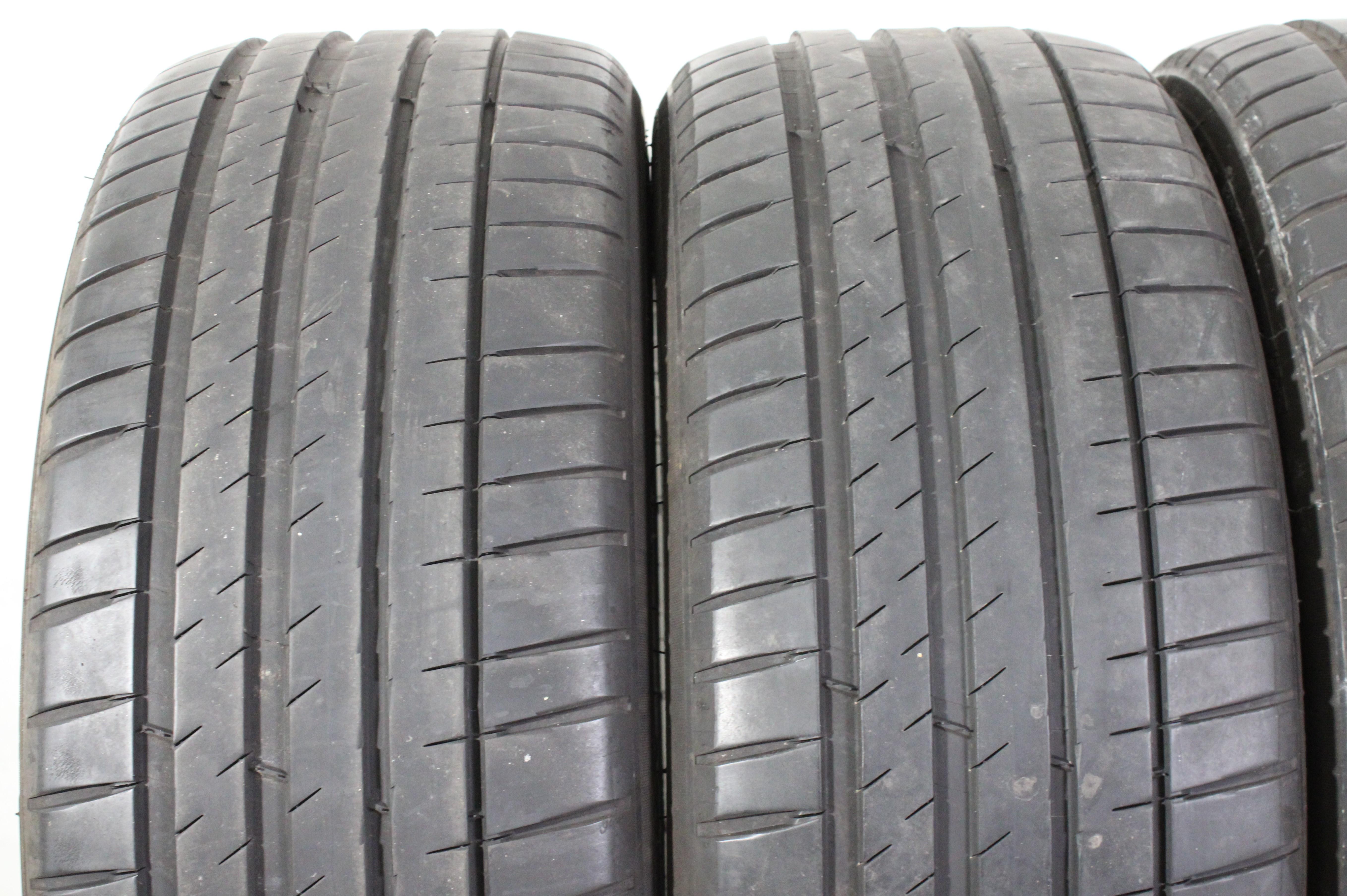 4 pneumatici estivi Michelin Pilot Sport 4 225/45R19 96W, 2x4,5-5 mm/2x5-5,5 mm, 3 del 2020/1 del 2022 *