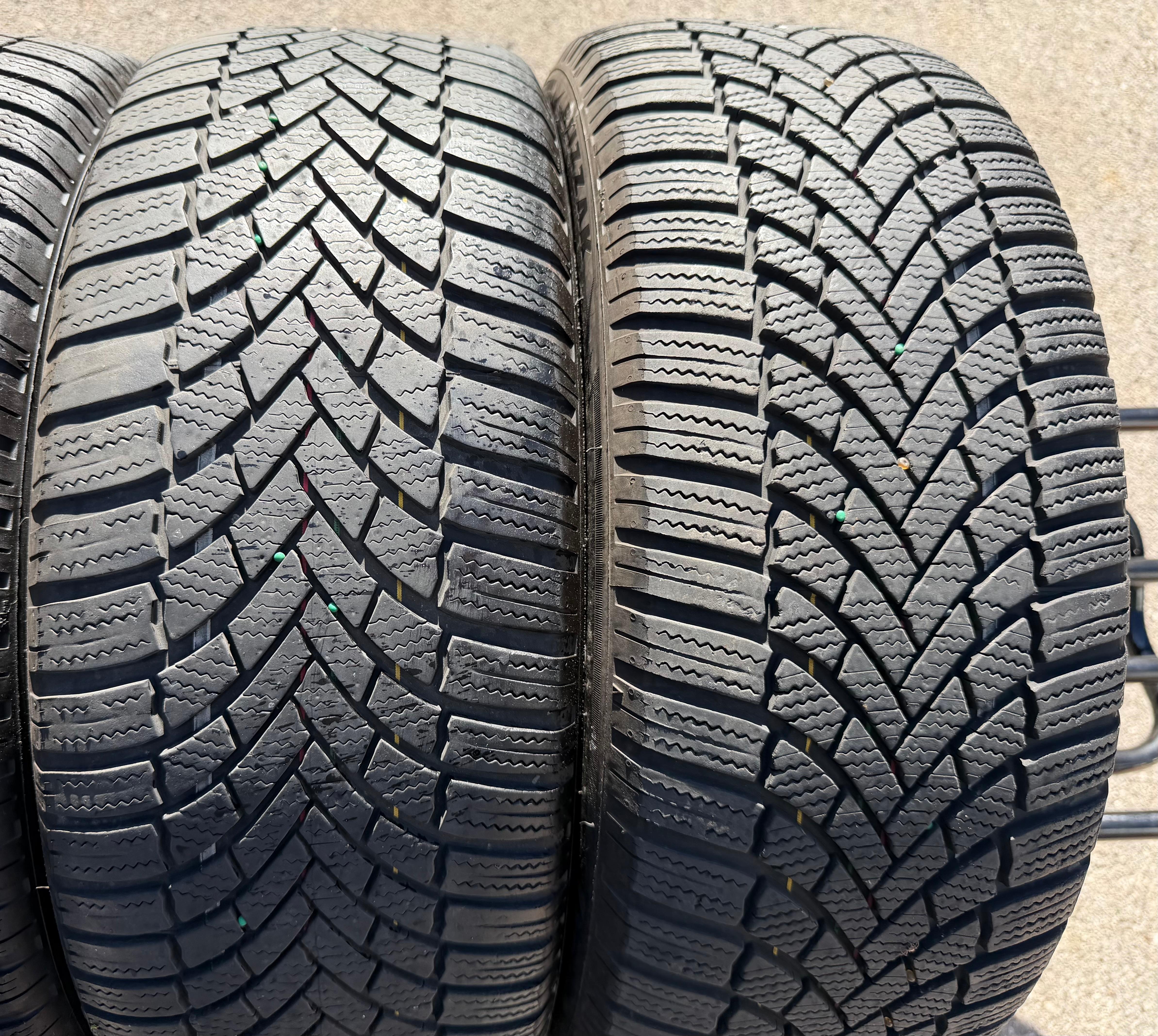 4 ruedas de invierno de aleación originales de 17" para Audi A3 S3 8Y 8Y0601025L 205/50R17 93H Bridgestone