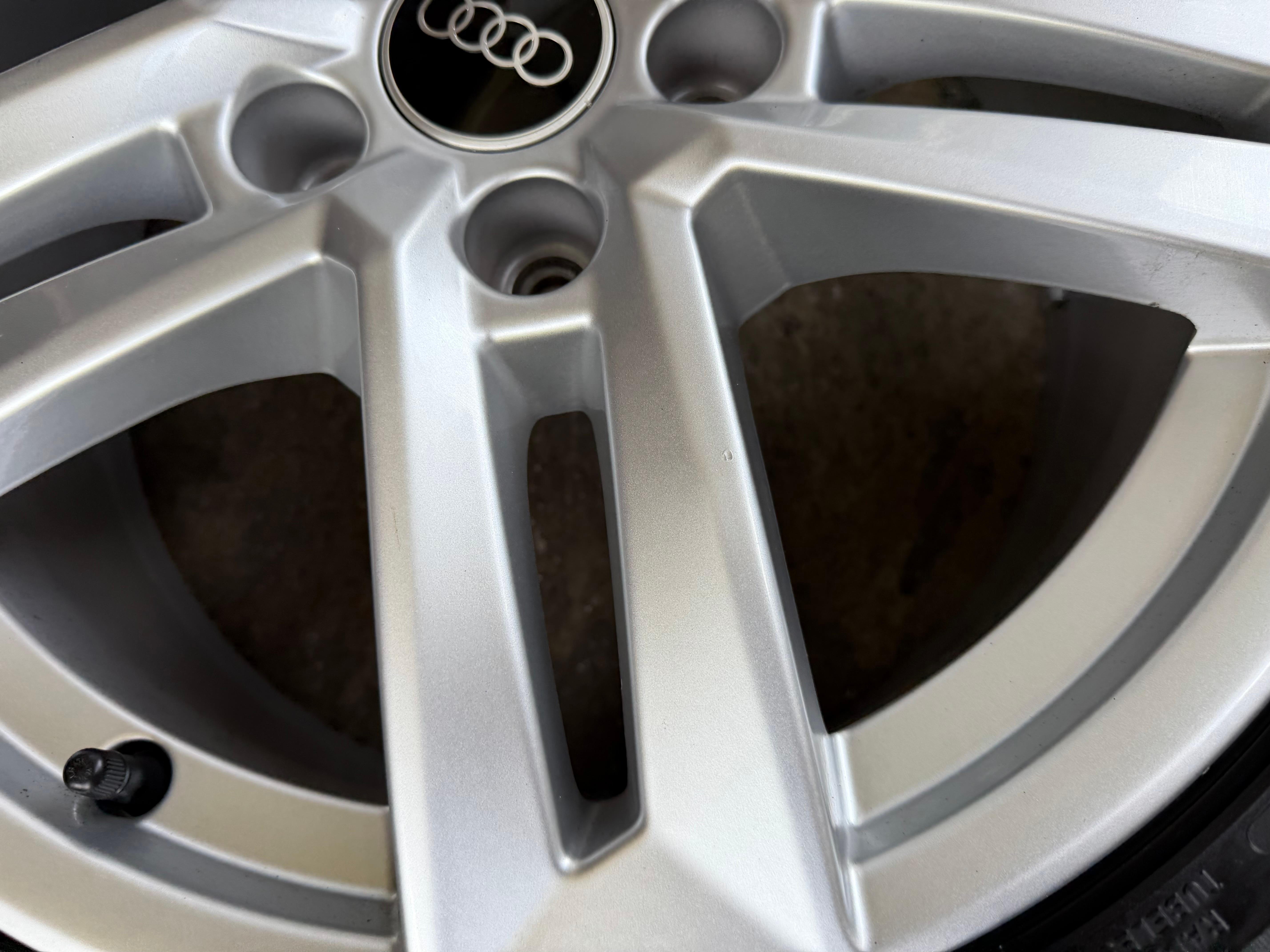 4 Original 17" Alu Winterräder Audi A4 B9 8W 8W0601025P 225/50R17 98H Dunlop