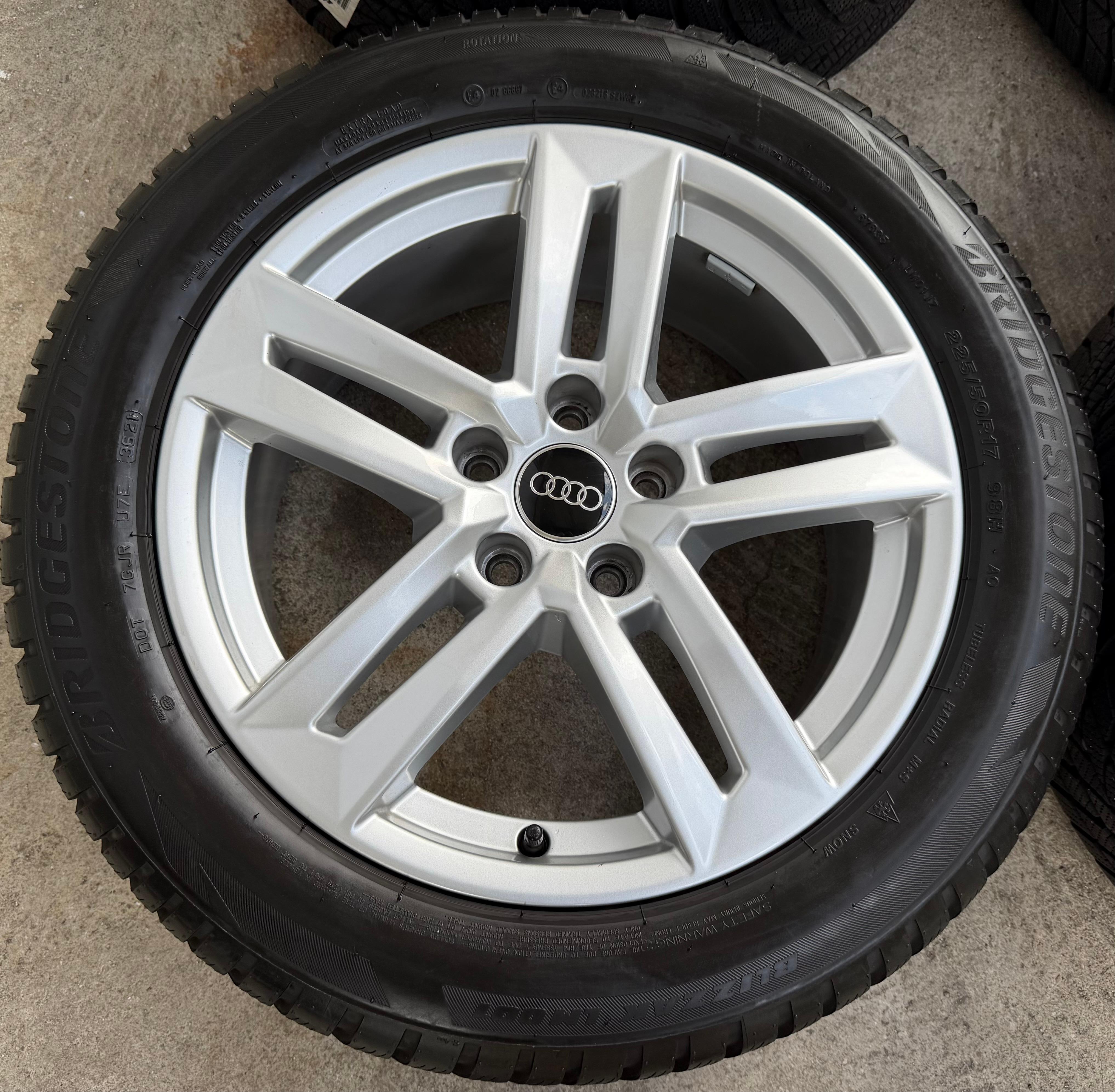 4 Original 17" Alu Winterräder Audi A4 B9 8W 8W0601025P 225/50R17 98H Bridgestone