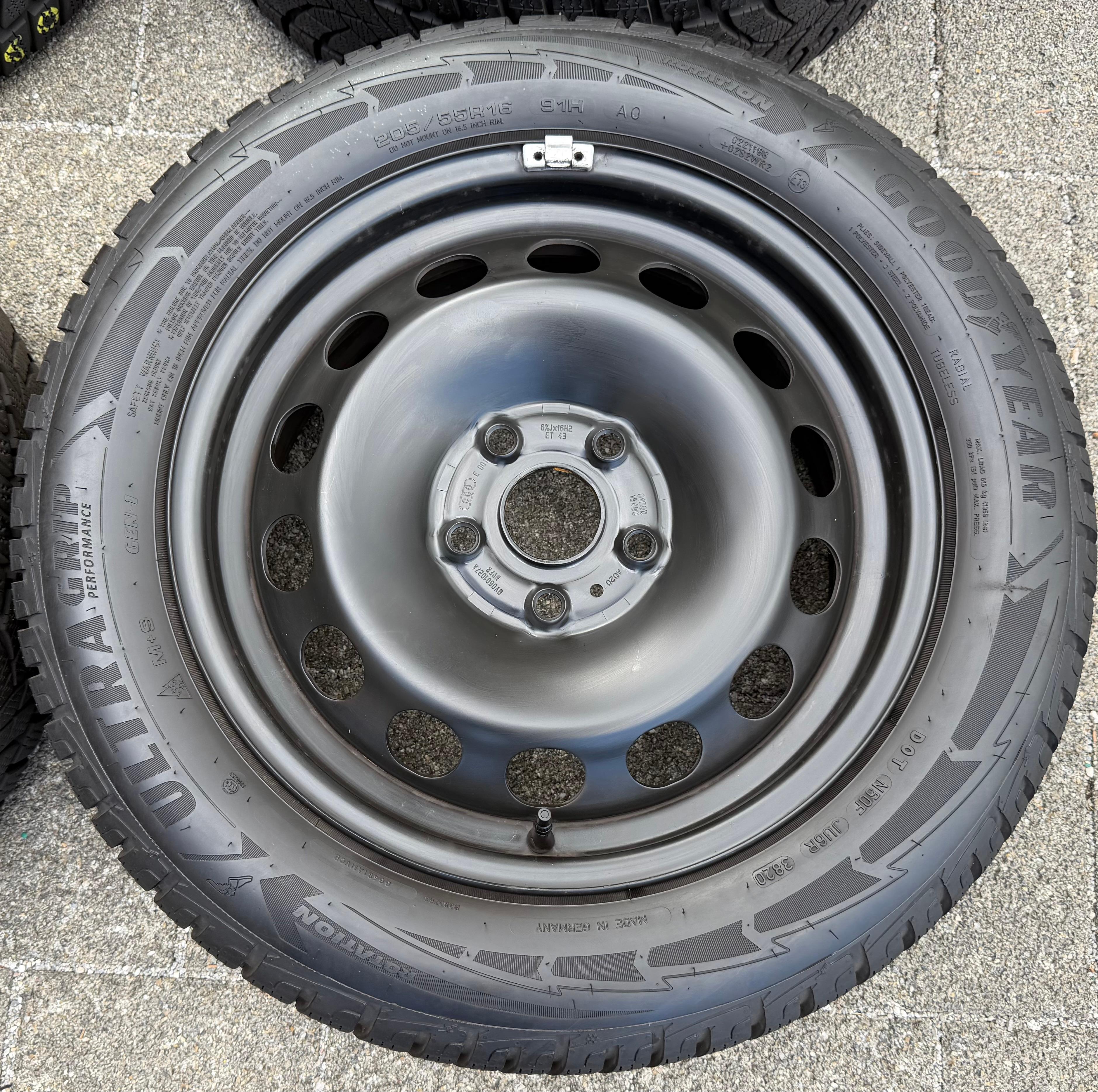 4 Winterräder Audi A3 8V Sportback Cabrio  205/55R16 91H Goodyear 8V0601027A