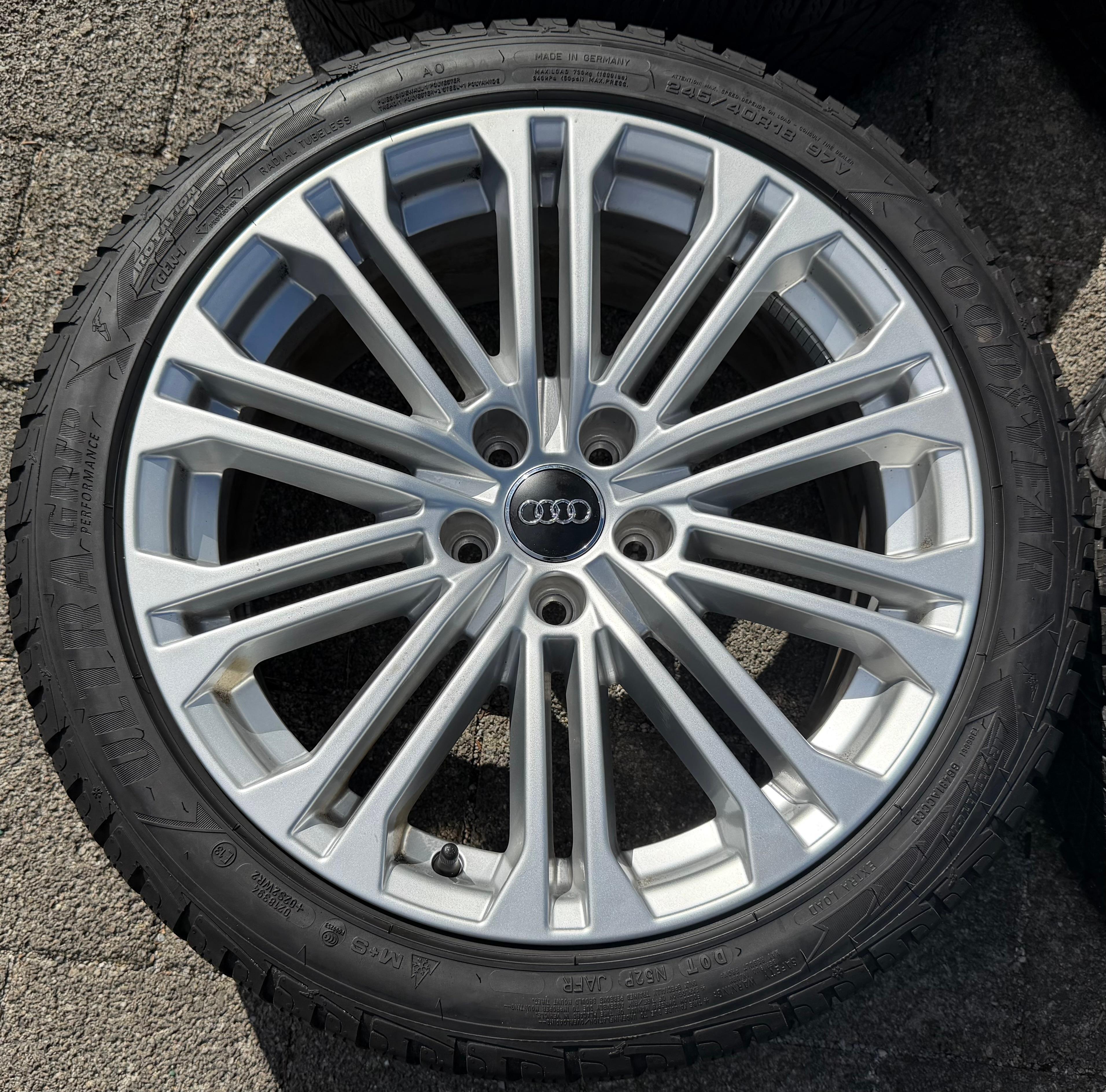 4 Original 18" Alu Winterräder Audi A5 S5 8W F5 245/40R18 97V 8W0601025EE Goodyear