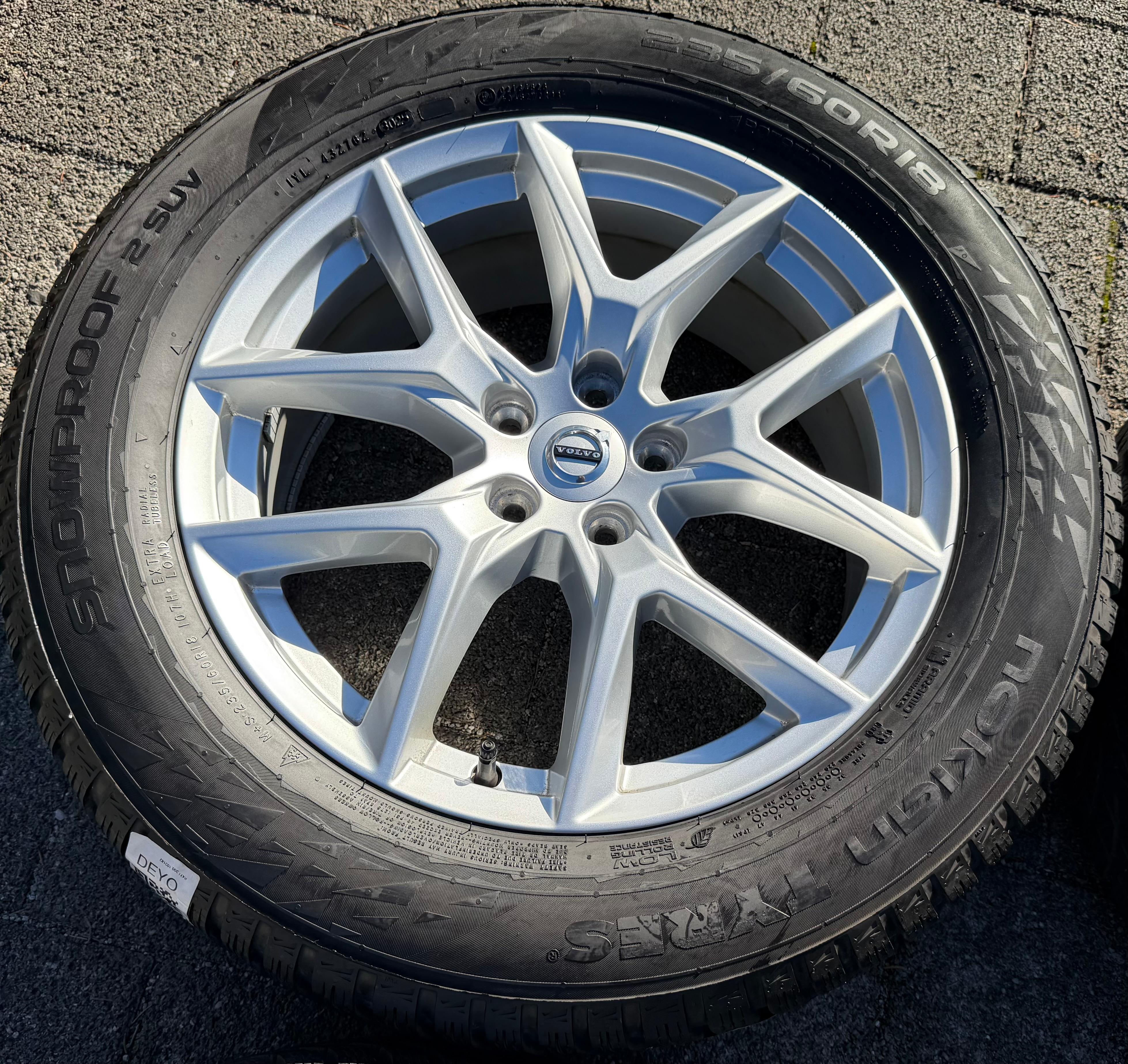 4 ruedas de invierno de aleación originales de 18" Volvo XC60 II 31423851 235/60R18 107H NOKIAN 2025