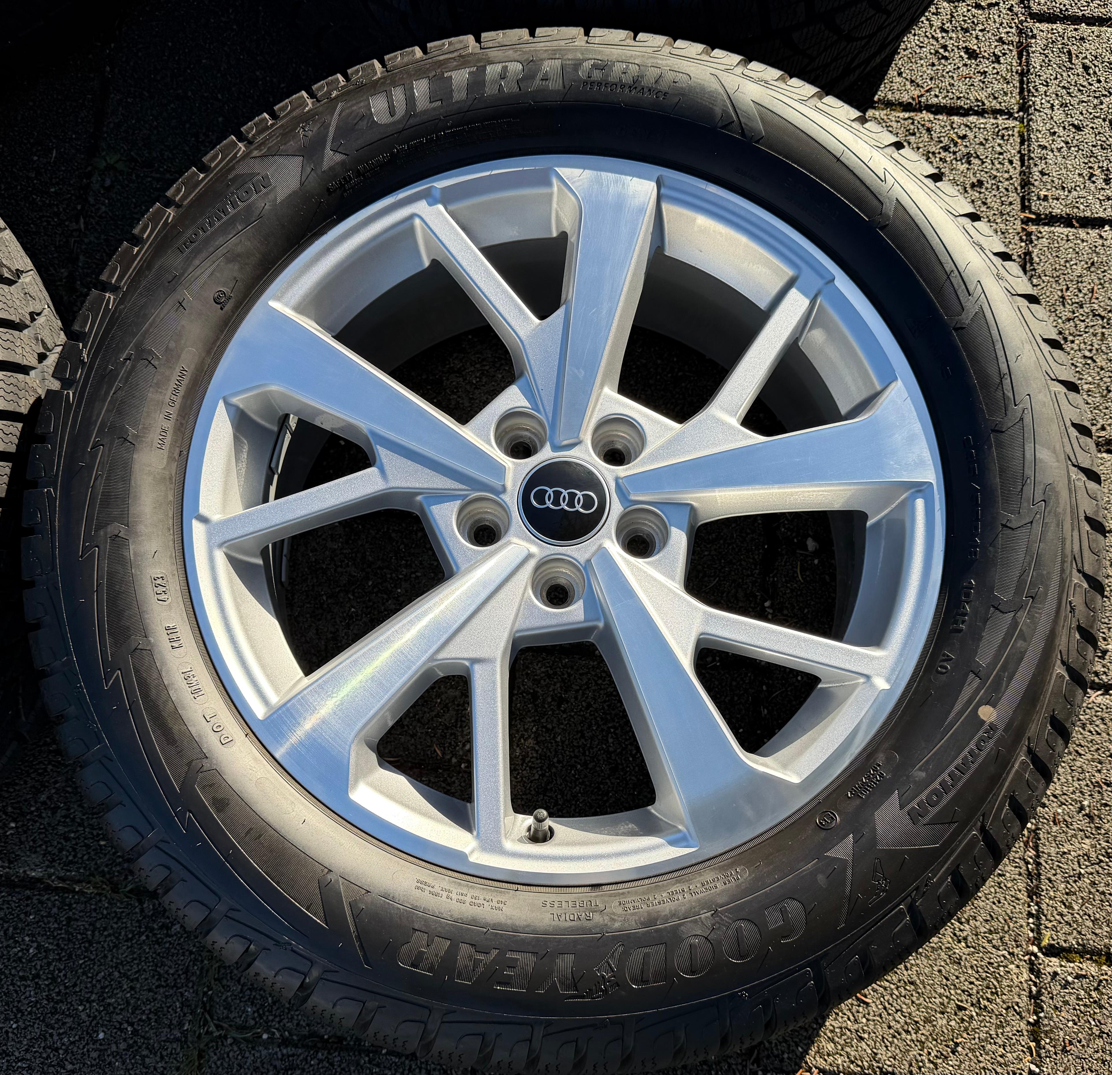 4 Original 18" Alu Winterräder Audi Q3 F3 83A 83A601025J 235/55R18 104H Goodyear