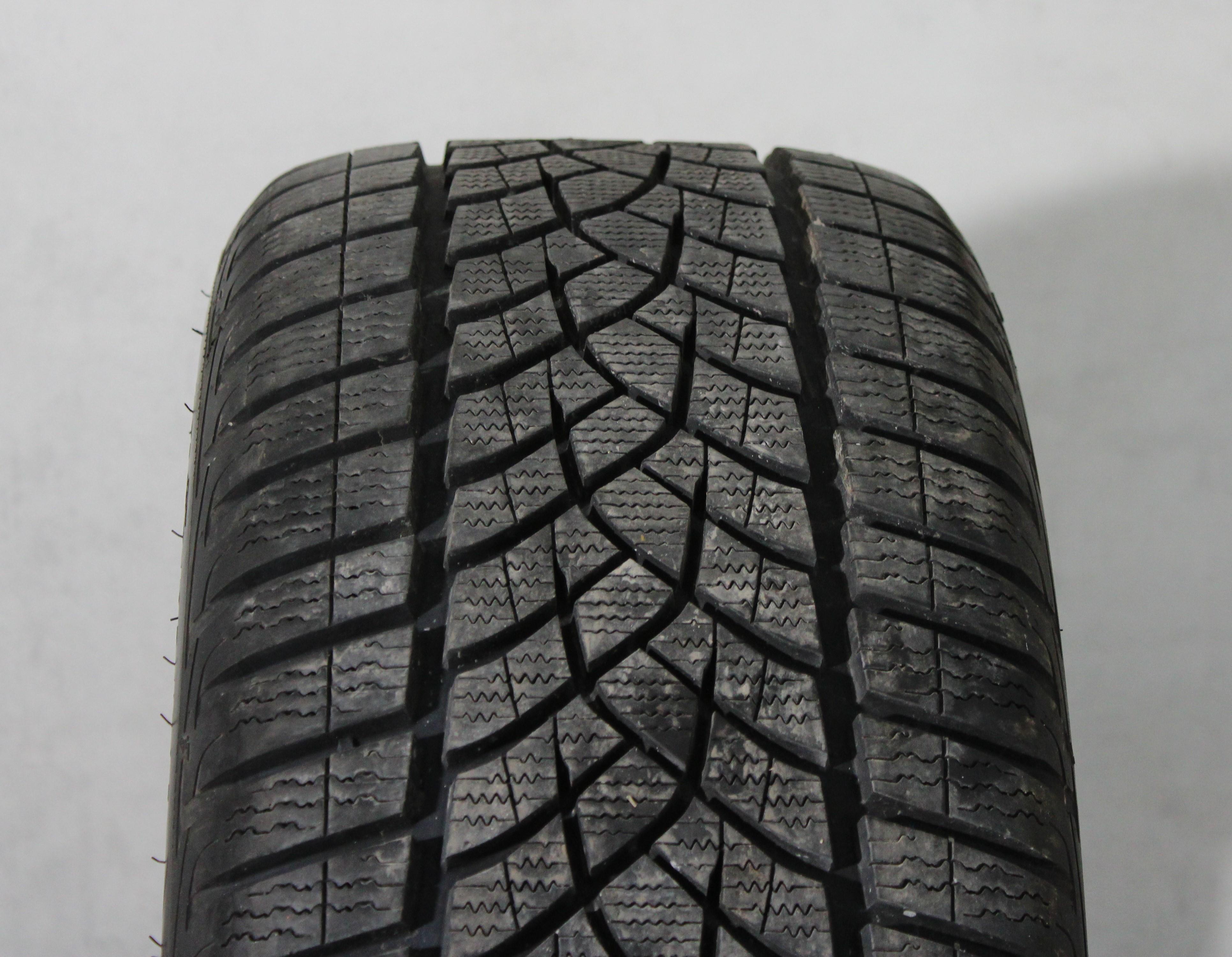 1 x 235/50R19 99V Winterreifen Goodyear UltraGrip Performance GEN-1 8mm 2020 AO