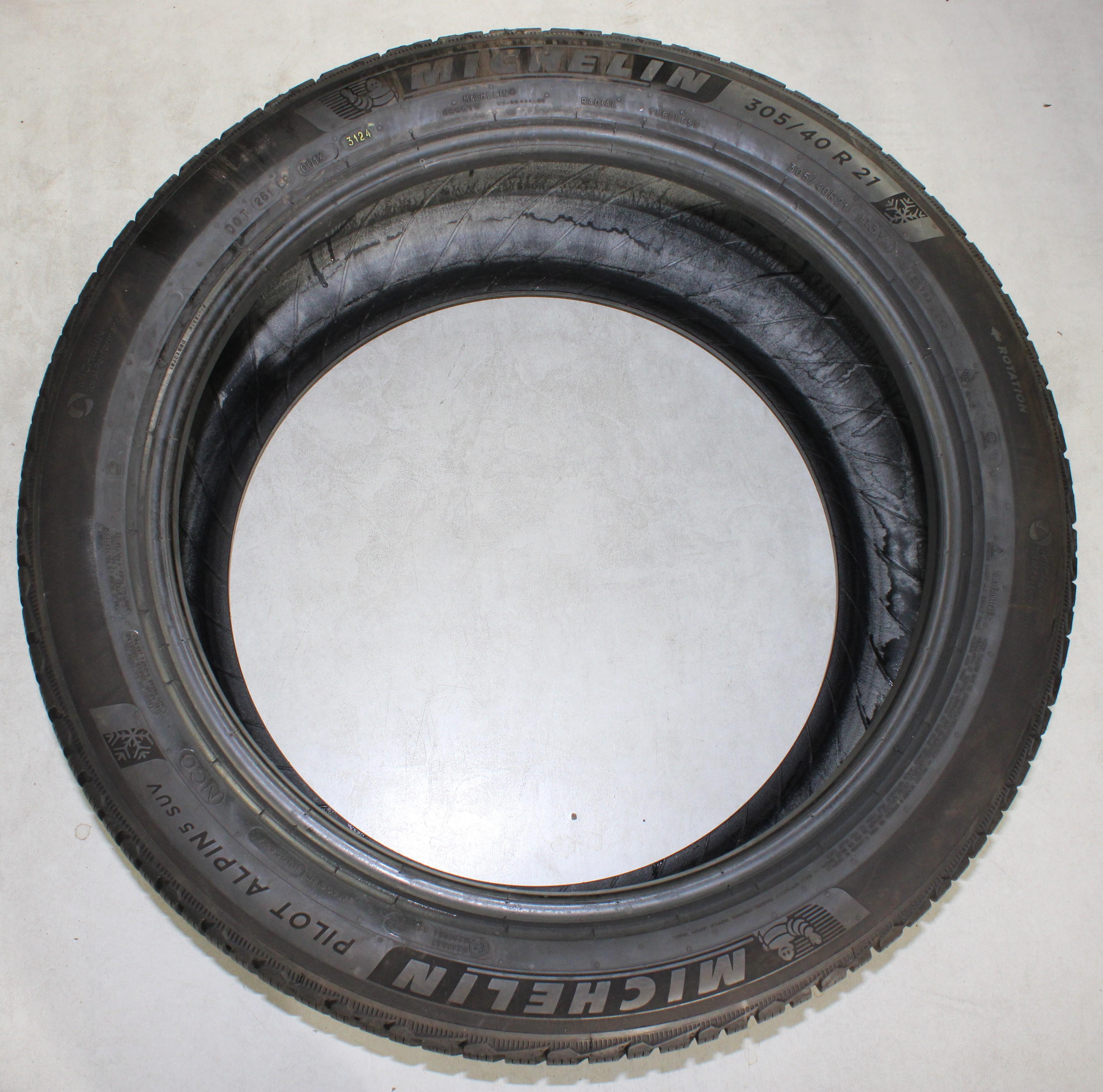 1 x 305/40R21 113V pneu hiver Michelin Pilot Alpin 5 SUV NCO au centre 4,5 mm et sur les épaules 5,5-6 mm 2024 XL