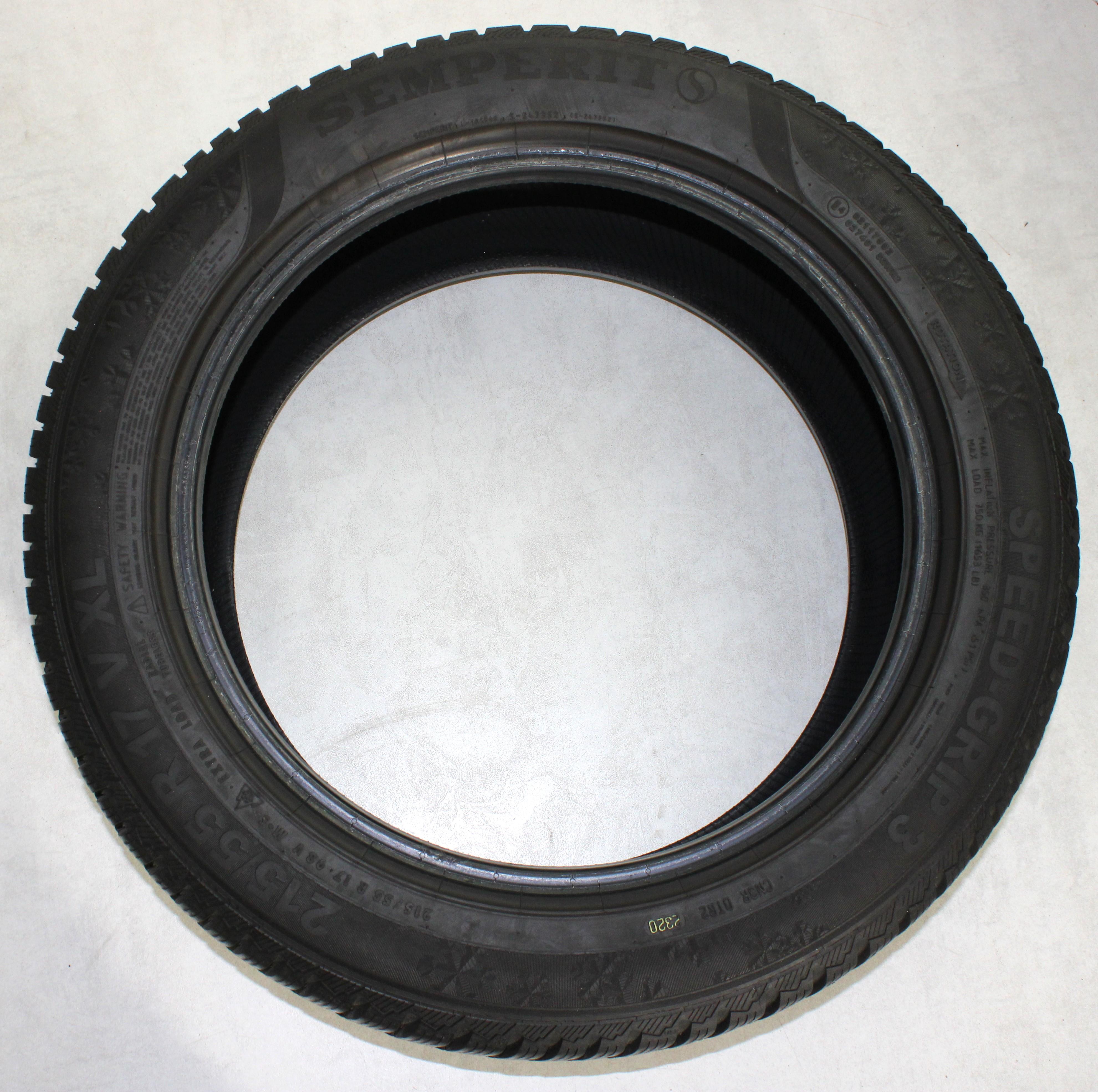 2 x 215/55R17 98V pneus hiver Semperit Speed-Grip 3 avec 6 à 6,5 mm au centre et 5,5 à 6 mm sur les épaules. 2020 XL