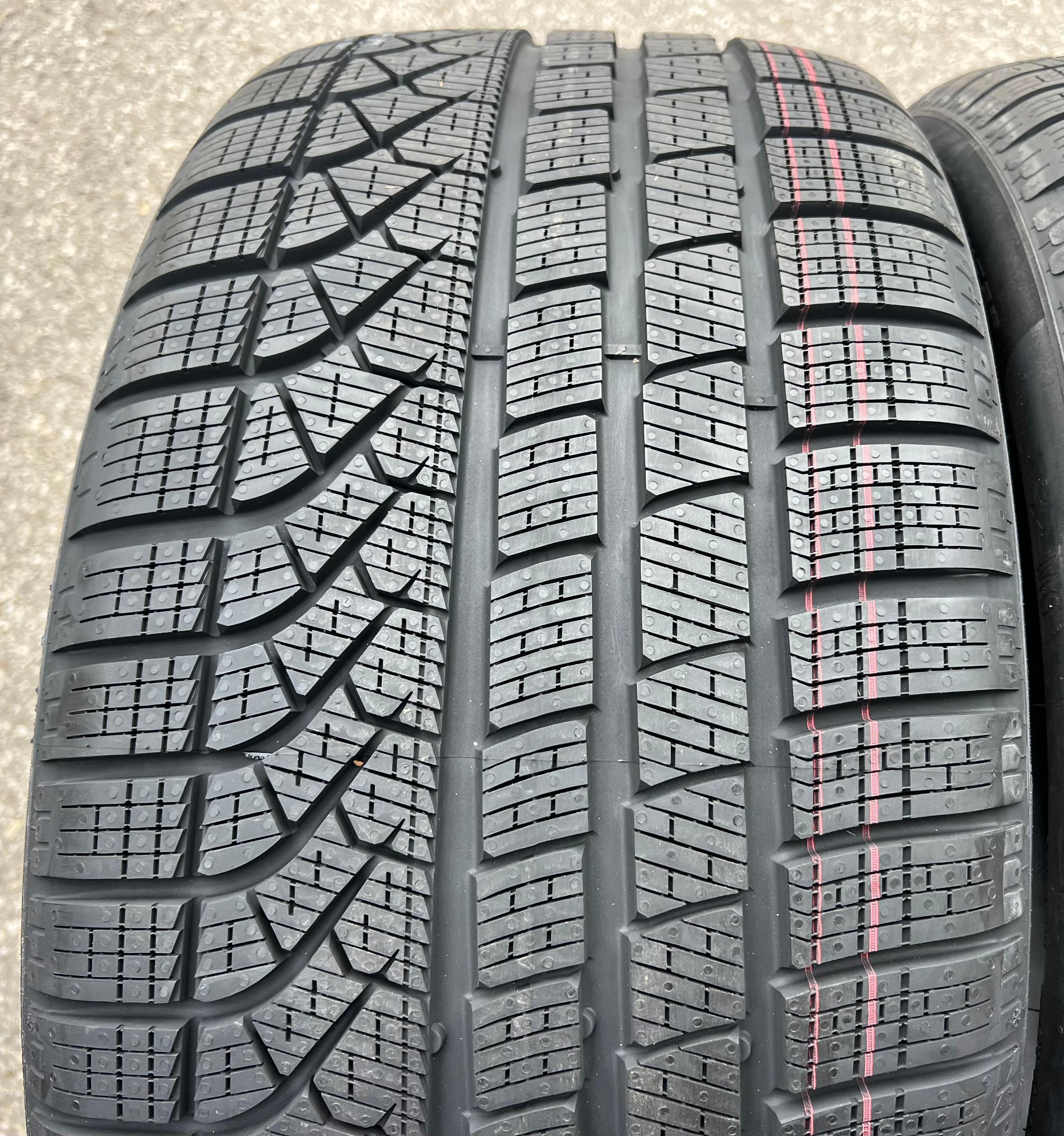 2 x 275/40R19 105H Winterbanden Pirelli Pzero Winter 2022 NIEUW Gratis verzending