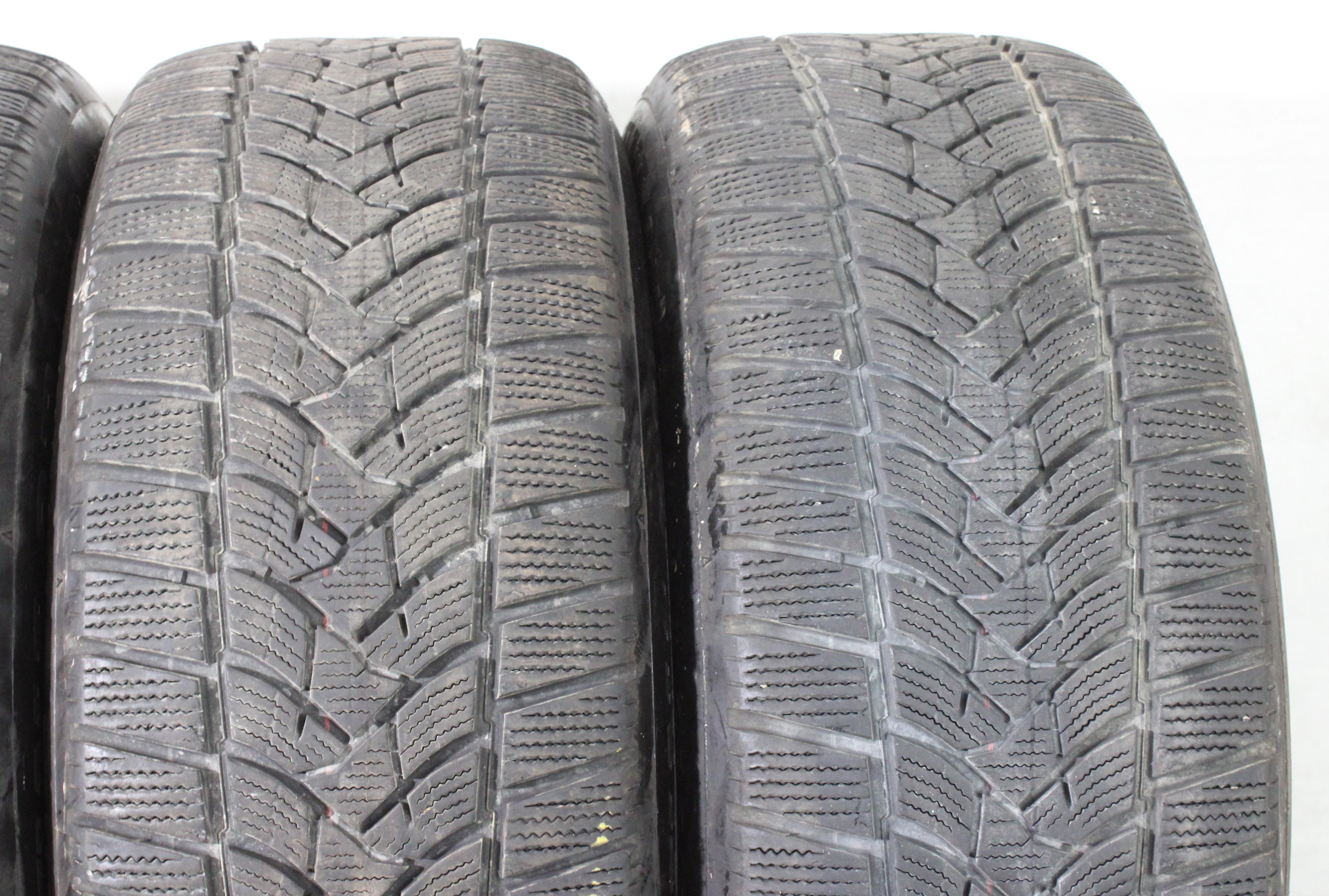 4 x 235/55R17 103V pneus hiver Dunlop Winter Sport 5 1x5,5-6mm/3x6-6,5mm 1x2017/3x2018