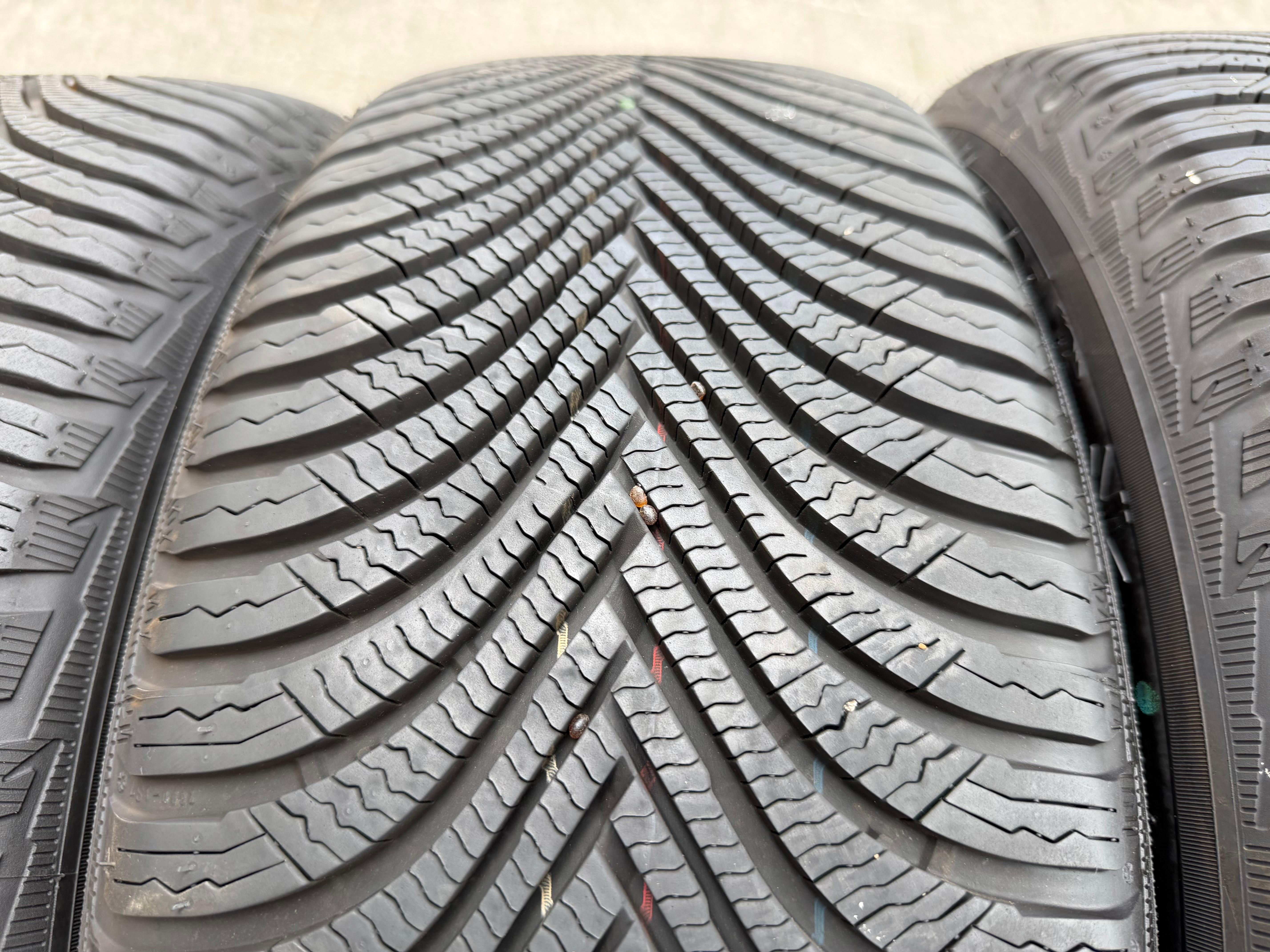 4 Original 17" Alu Winterräder Audi Q2 215/55R17 94V Michelin 8MM