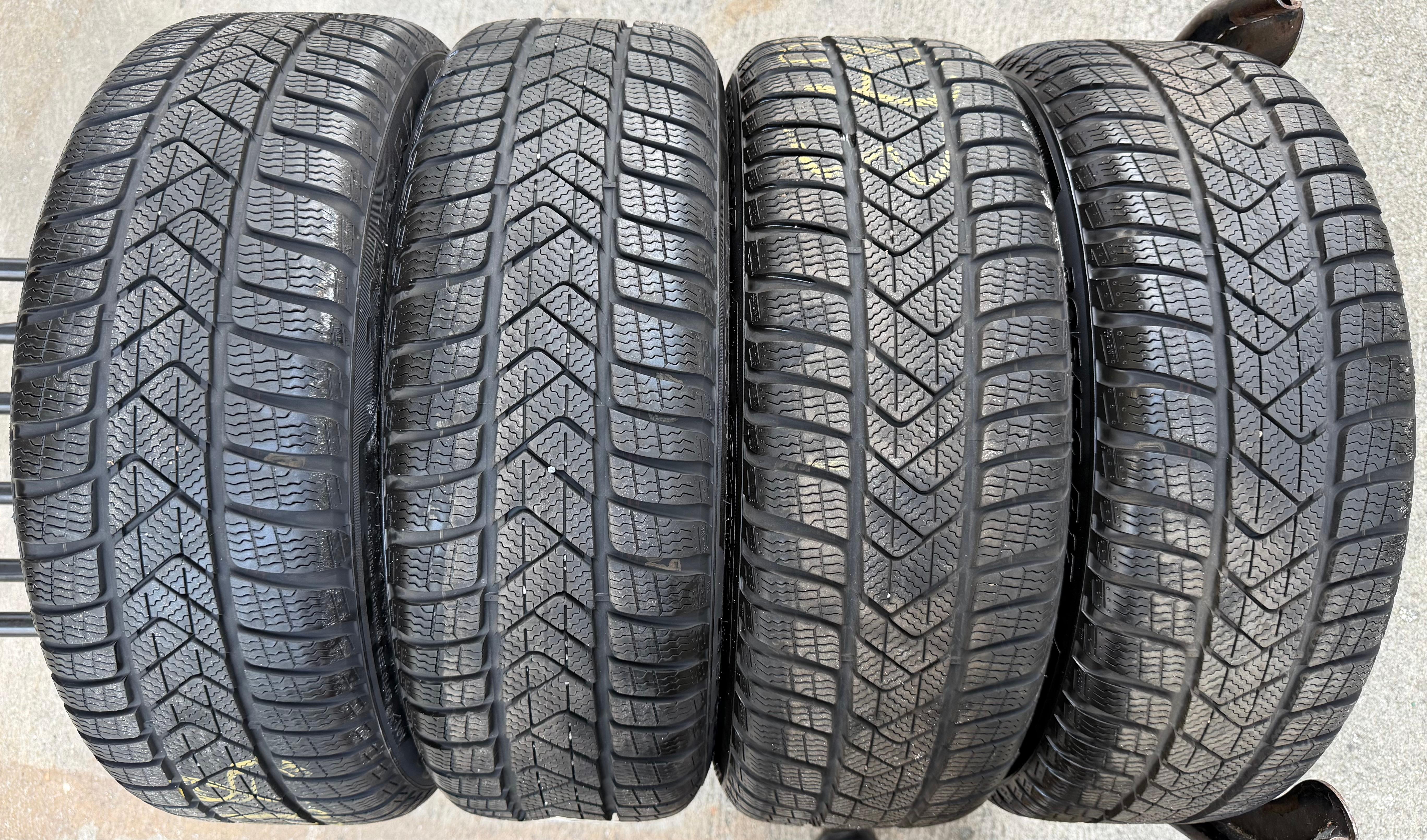 4 Original 17" Alu Winterräder Audi A3 S3 8Y 8Y0601025L 205/50R17 93H Pirelli