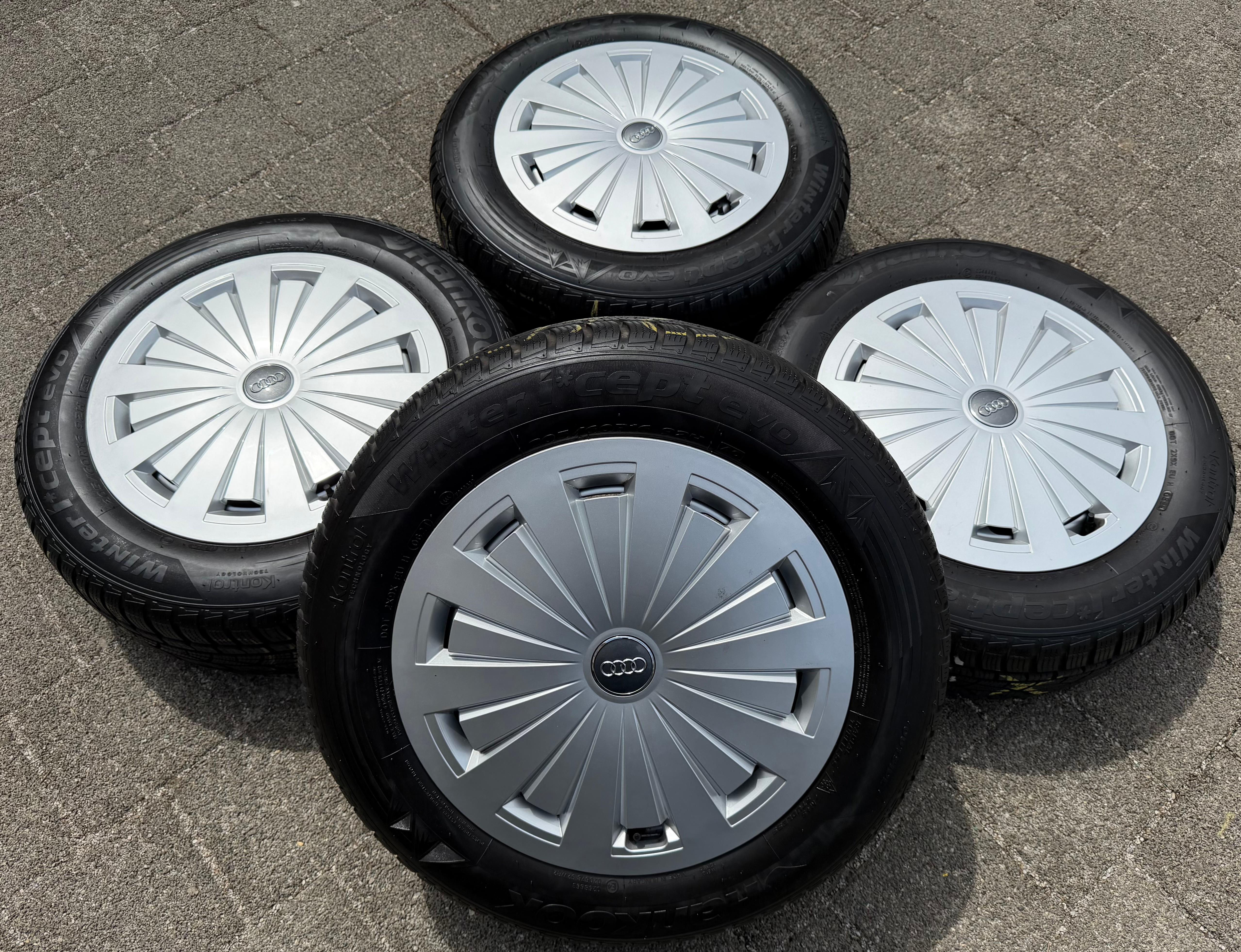 4 jantes d'hiver en aluminium d'origine pour Audi A4 B9 8W 205/60R16 92H 8W0601025 2024