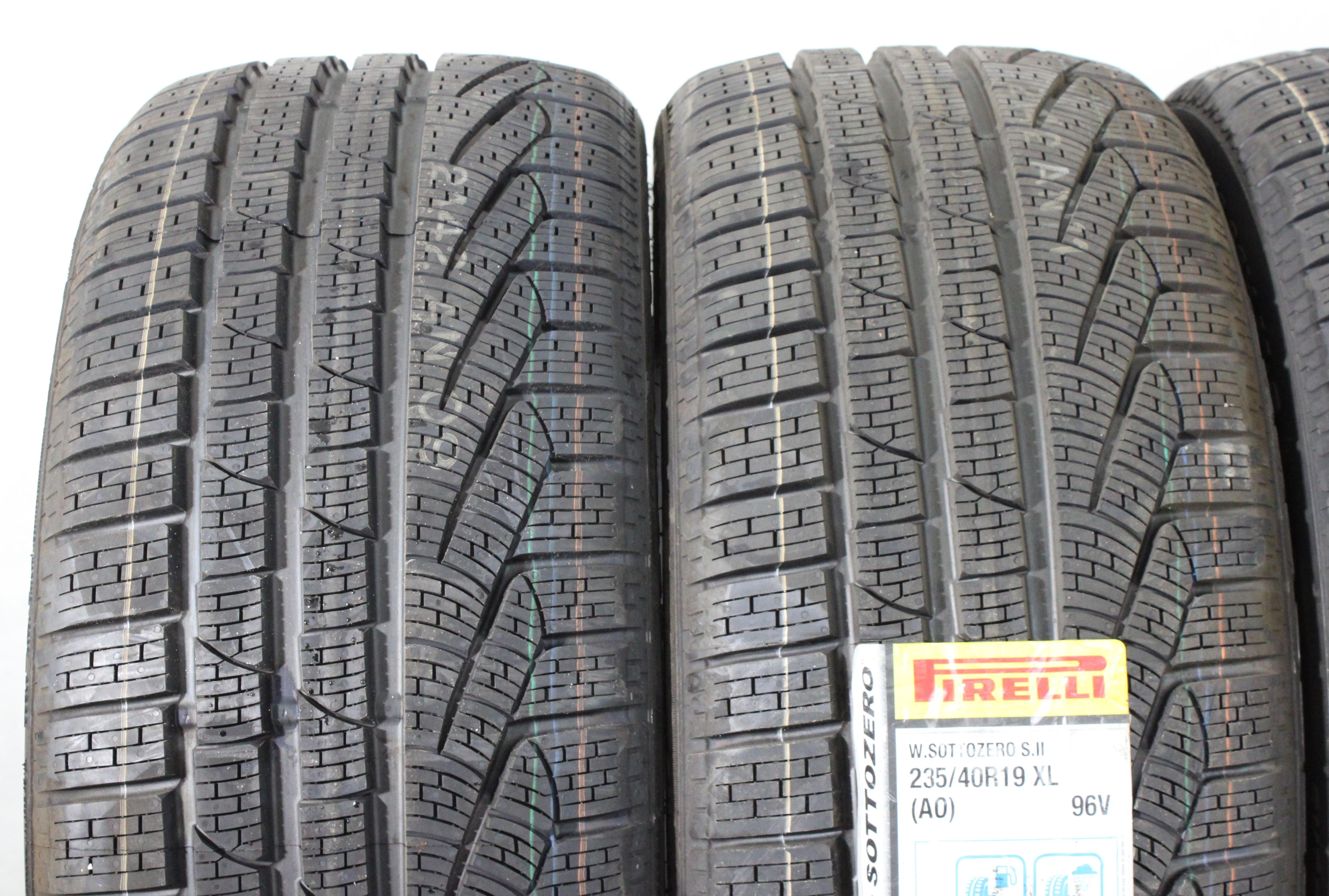 4 x 235/40R19 96V pneumatici invernali Pirelli Sottozero Winter 240 Serie 2 2019 AO NUOVI