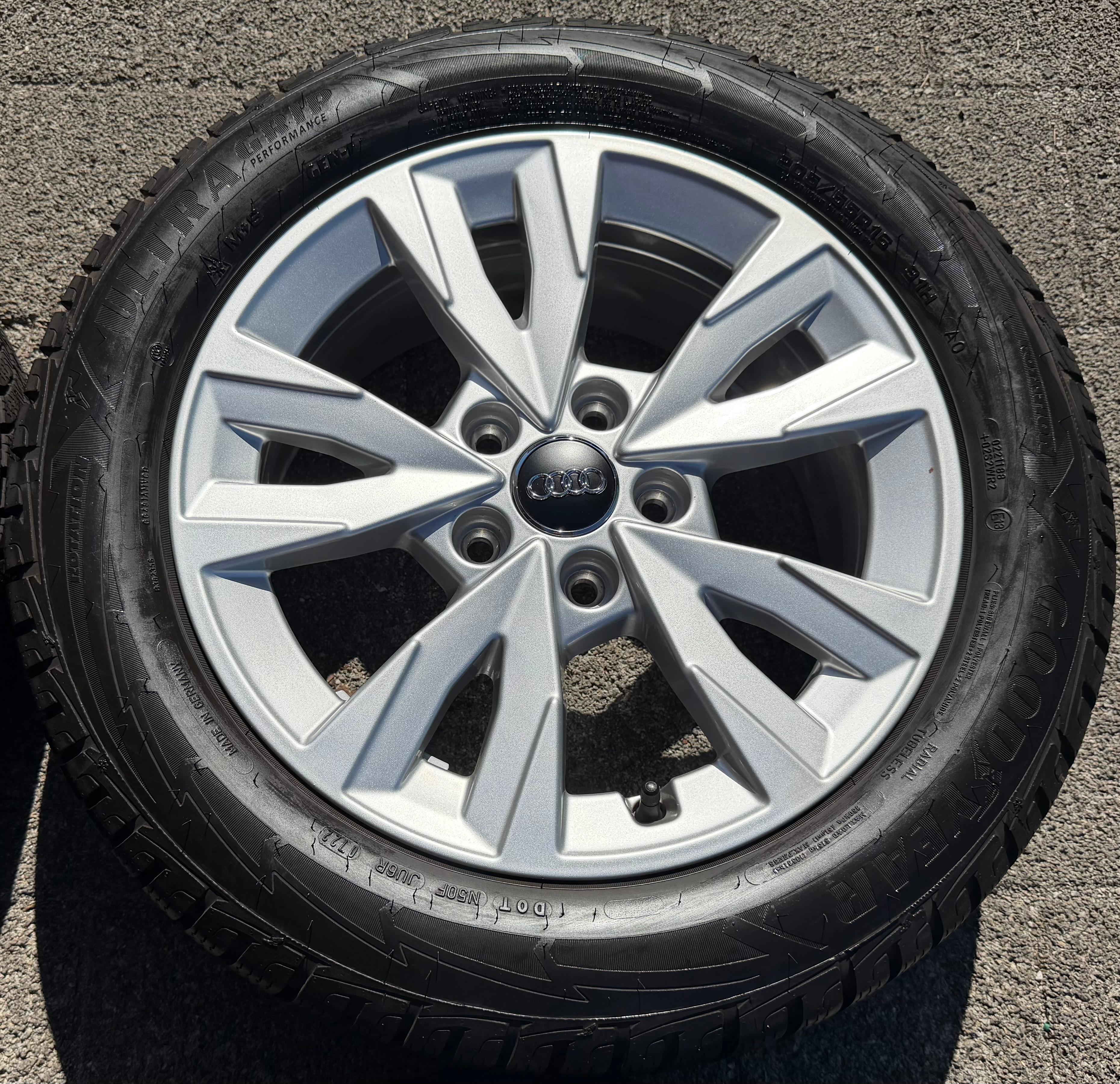 4 Original Alu Winterräder Audi A3 8Y 8Y0071496 205/55R16 91H Goodyear