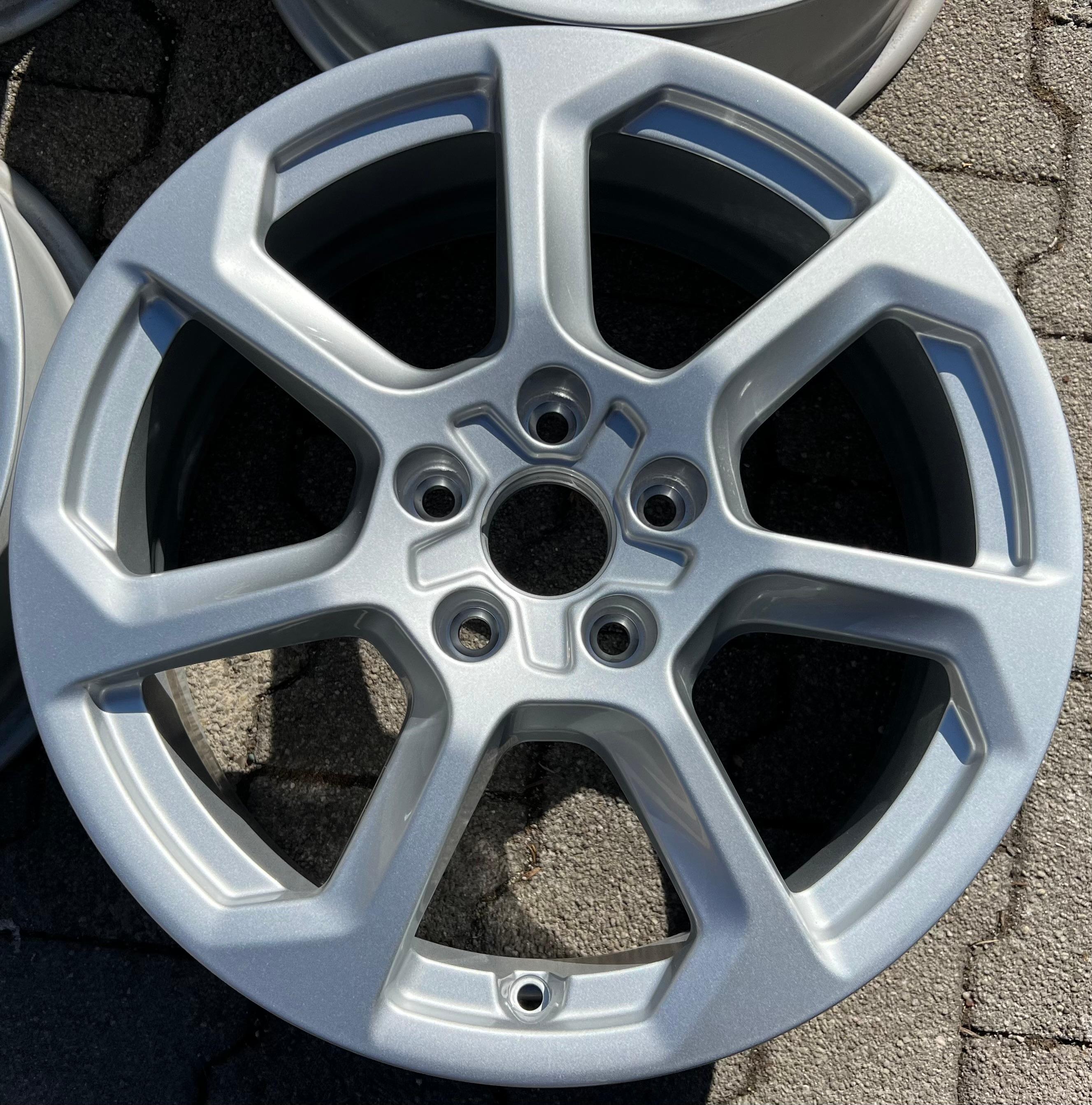 4 JANTES ORIGINALES 17" EN ALU AUDI Q2 GA 81A601025T 6,5x17 ET39 FREIHAUS
