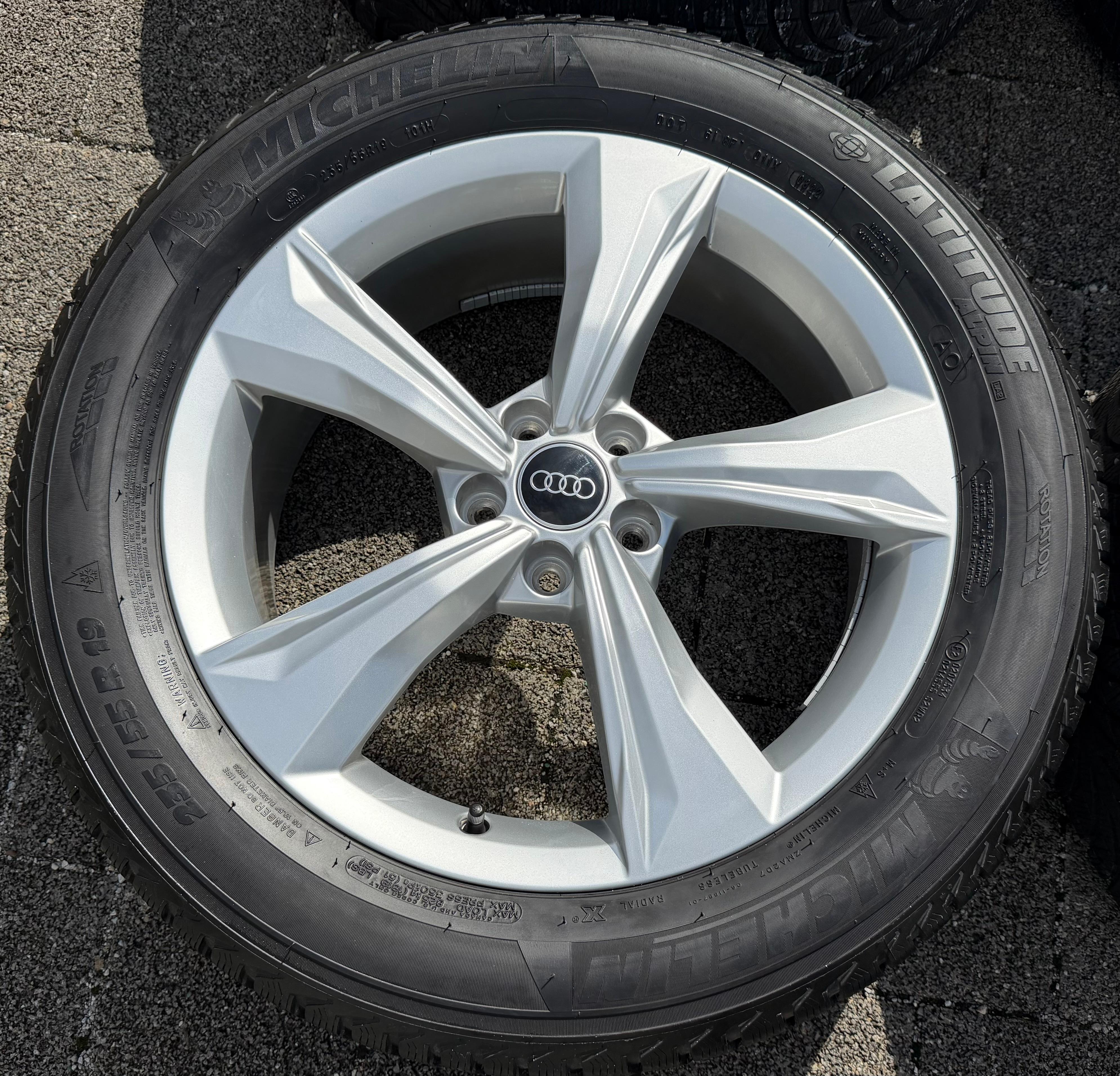 4 ruote in lega originali da 19" invernali Audi Q5 SQ5 FY 80A601025K 235/55R19 101H Michelin 2022