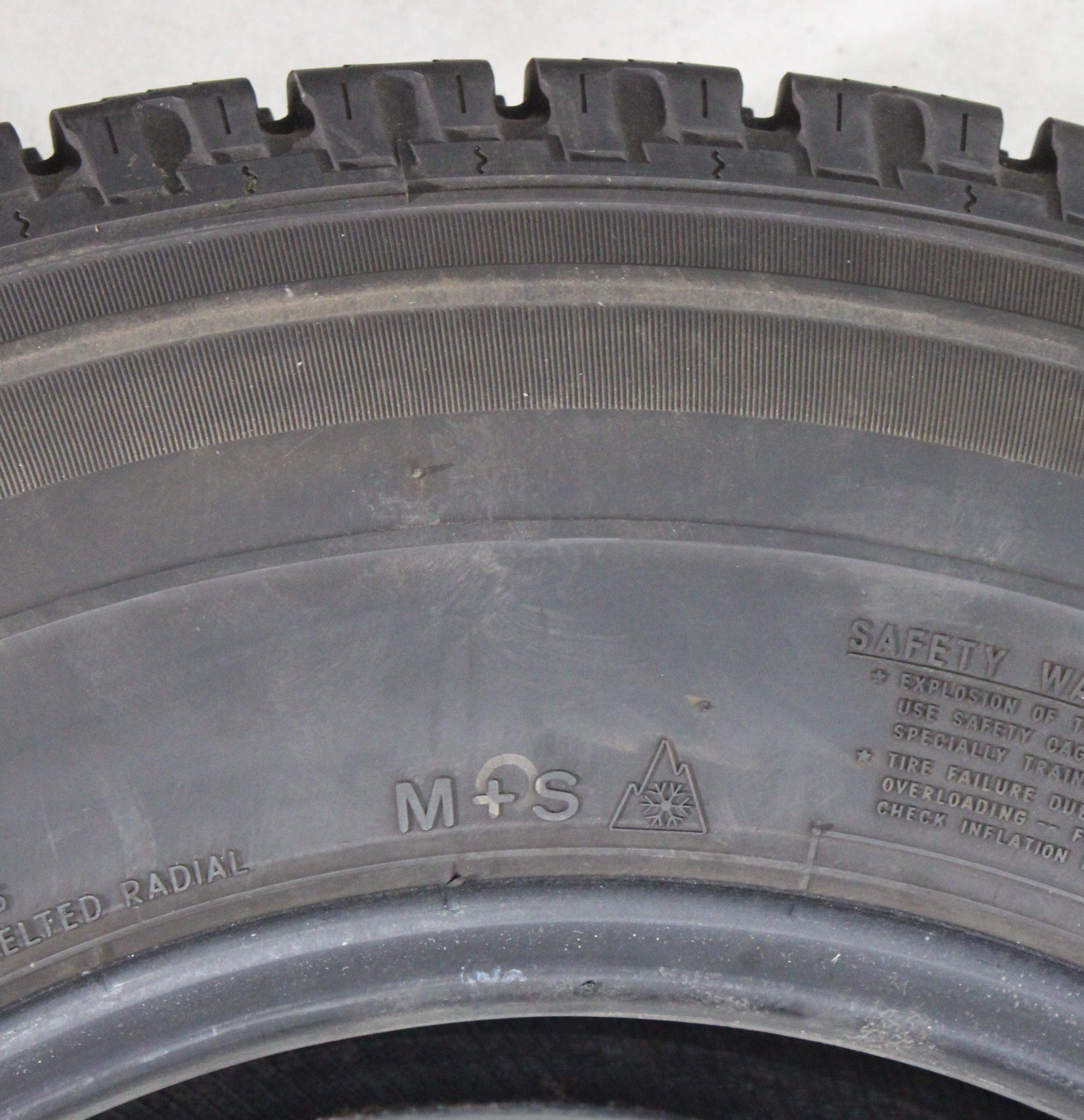 4 x 225/75R16C 121/120Q Neumáticos de invierno Toyo Winter H09 3x9-9,5mm/1x10-10,5mm 2017