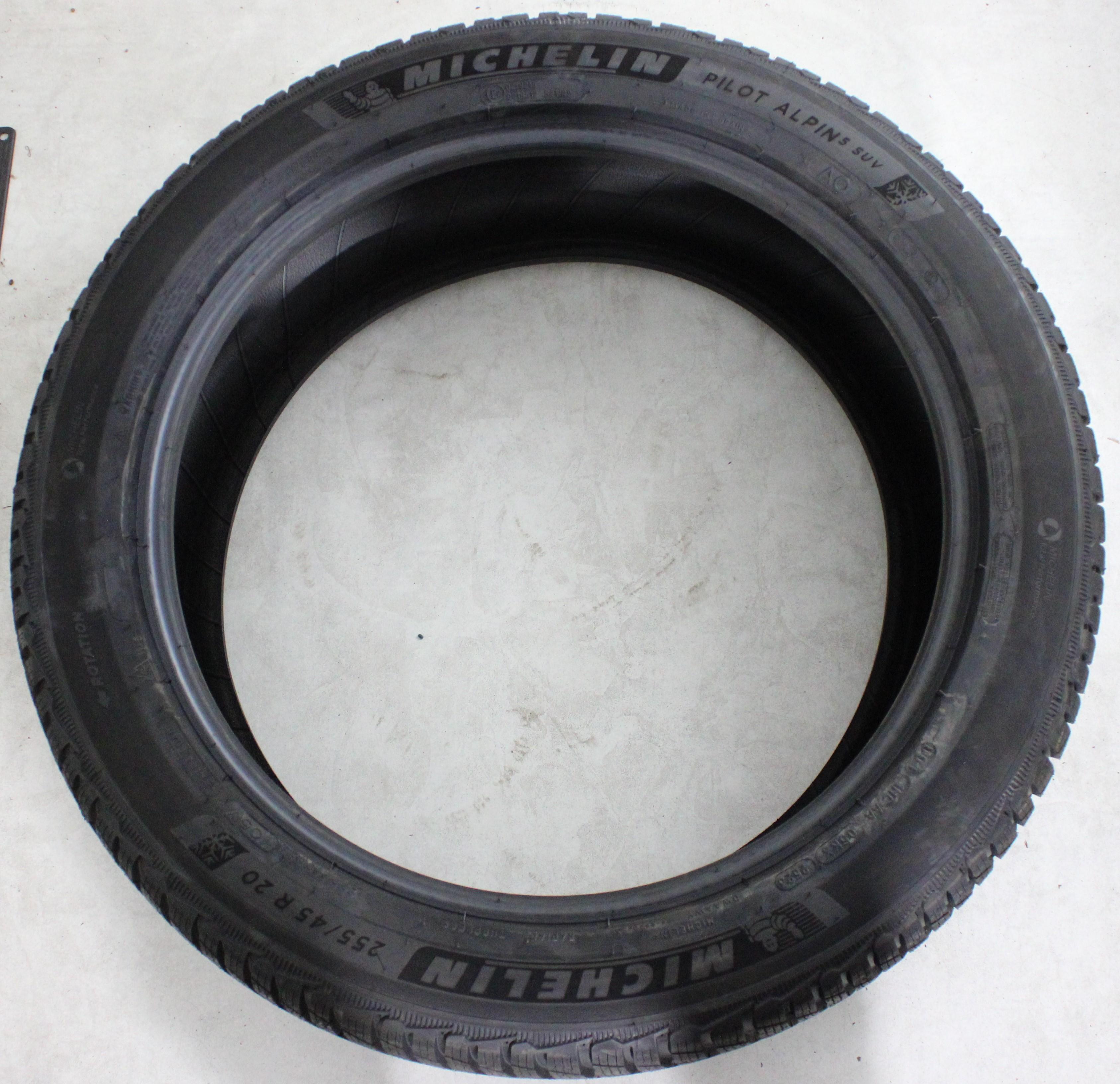 1 neumático de invierno Michelin Pilot Alpin 5 2023 AO, 255/45R20, 105V, NUEVO
