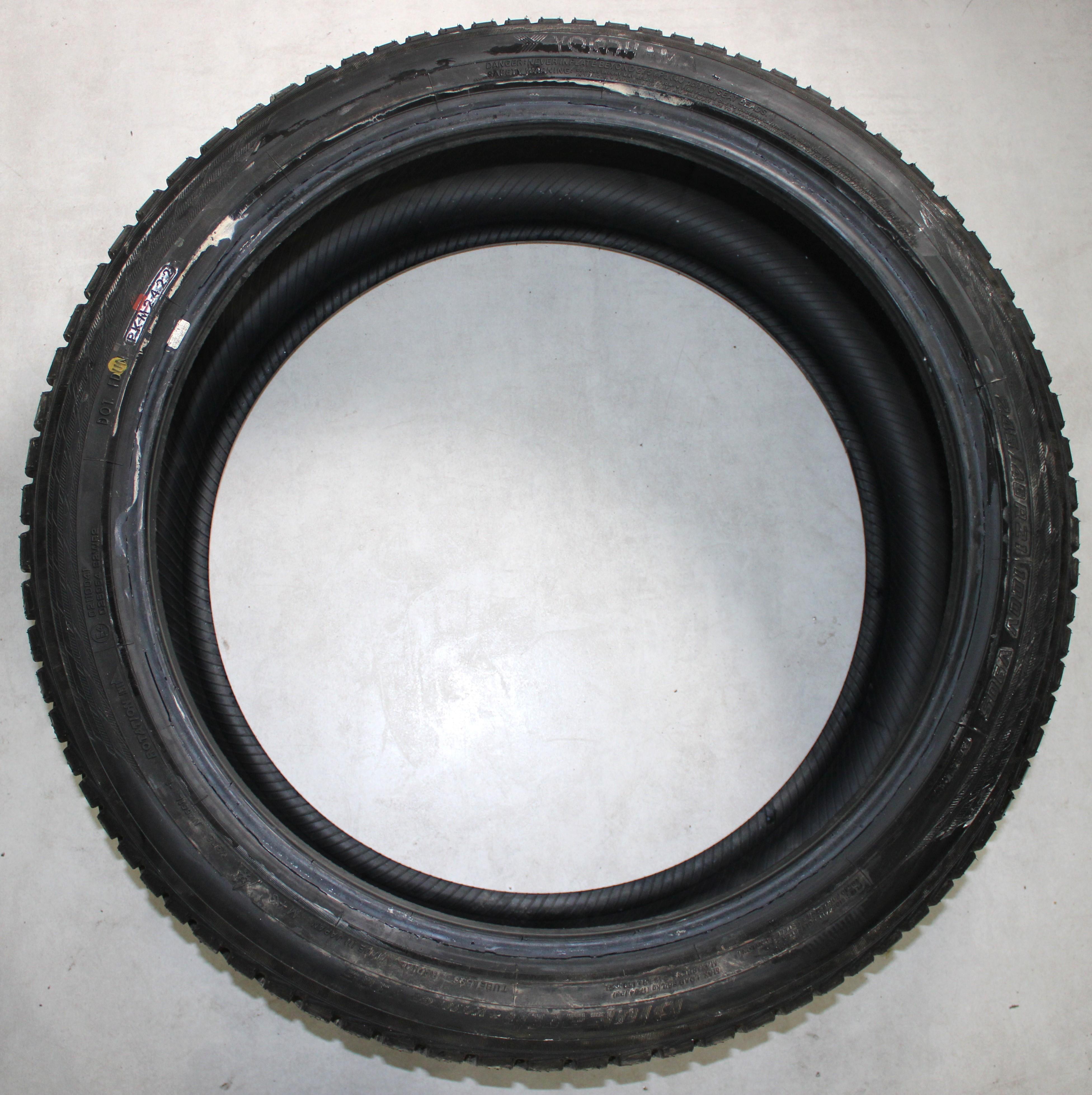 4 x 245/40R21 100V Neumáticos de invierno Yokohama BluEarth Winter V905 7,5-8 mm 2022 XL
