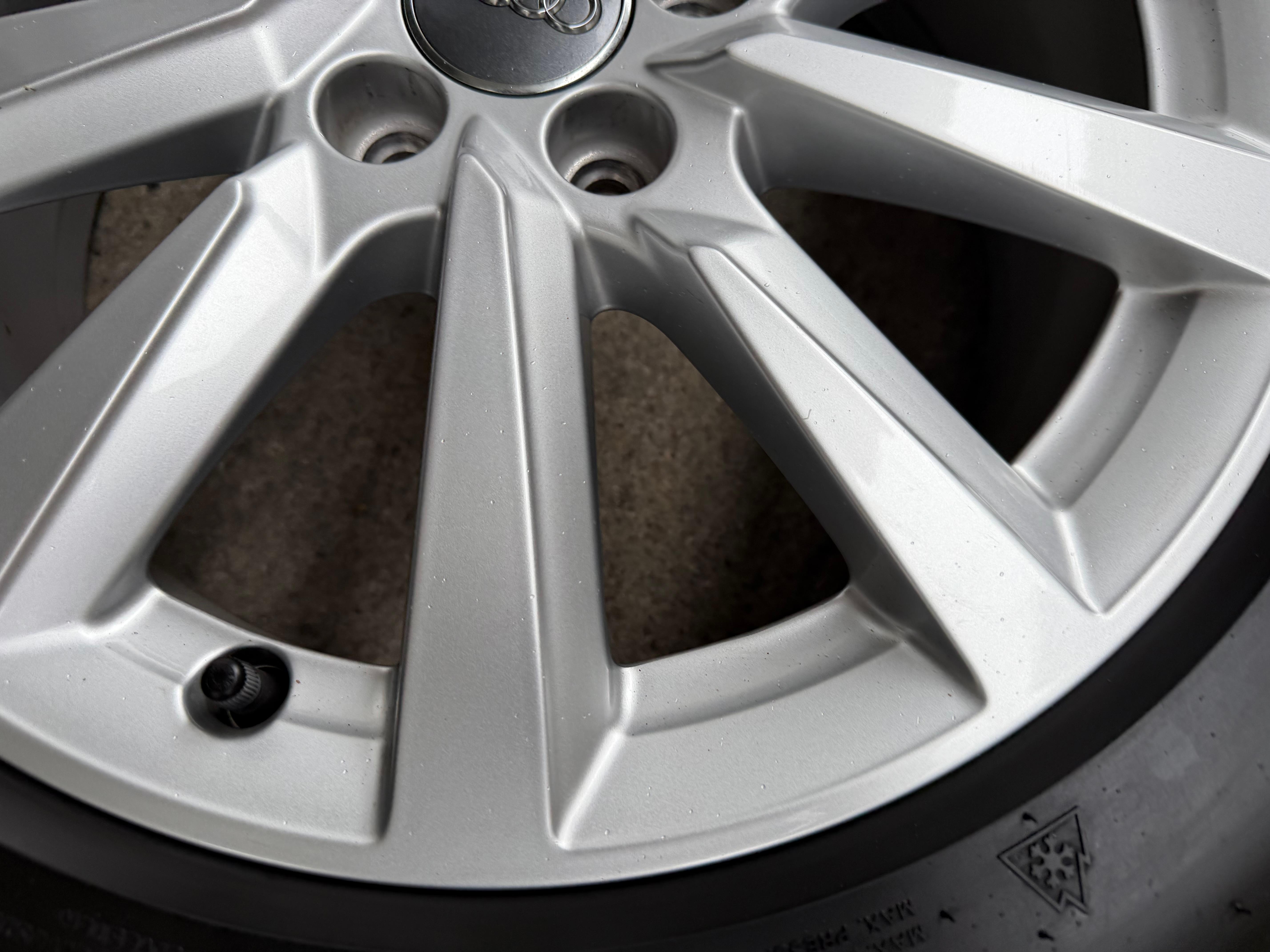 4 ruedas de invierno de aleación originales Audi A1 GB 82A601025C 195/55R16 91V Hankook