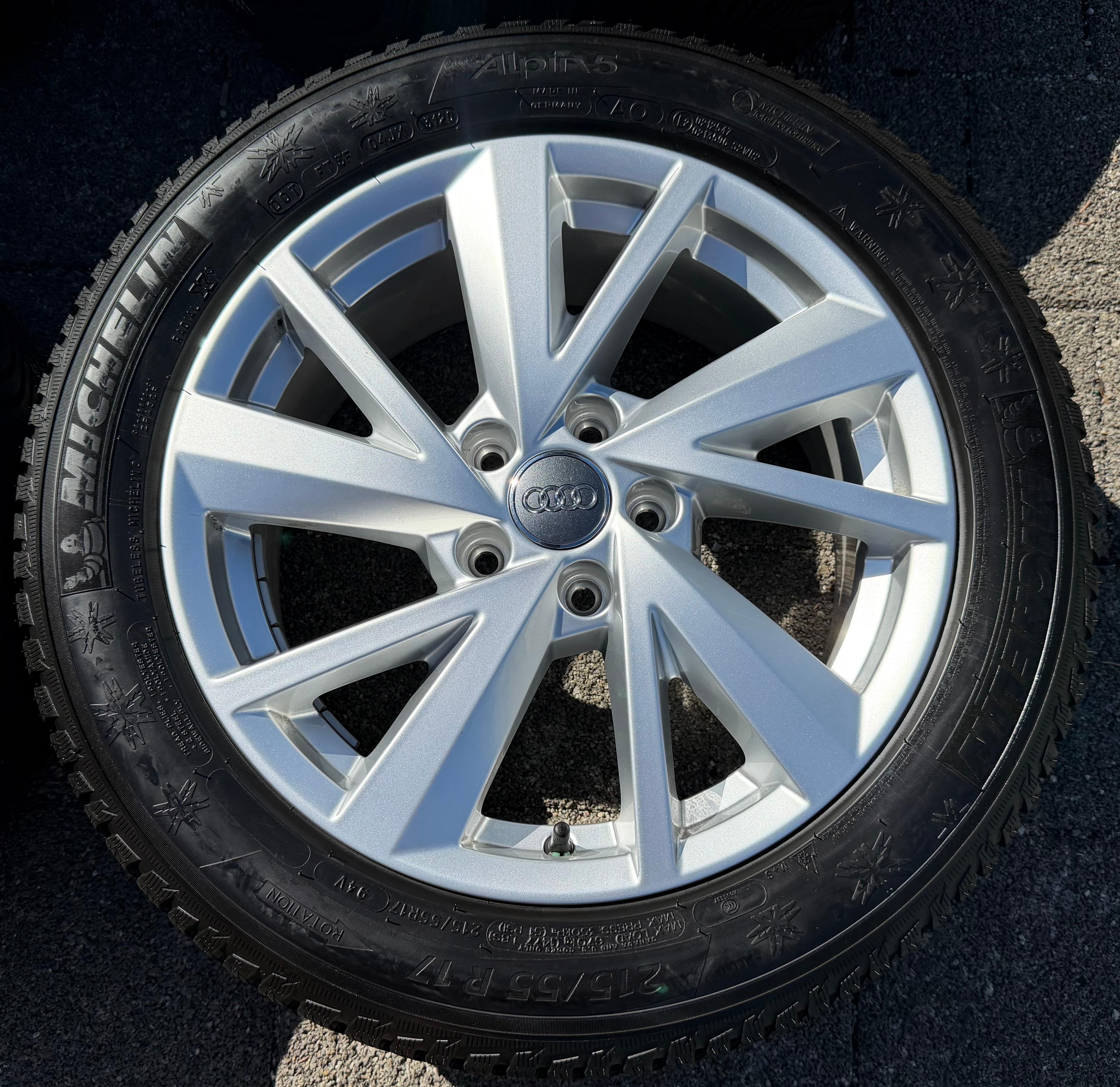 4 ruedas de invierno de aleación originales de 17" para Audi Q2 215/55R17 94V Michelin 8MM