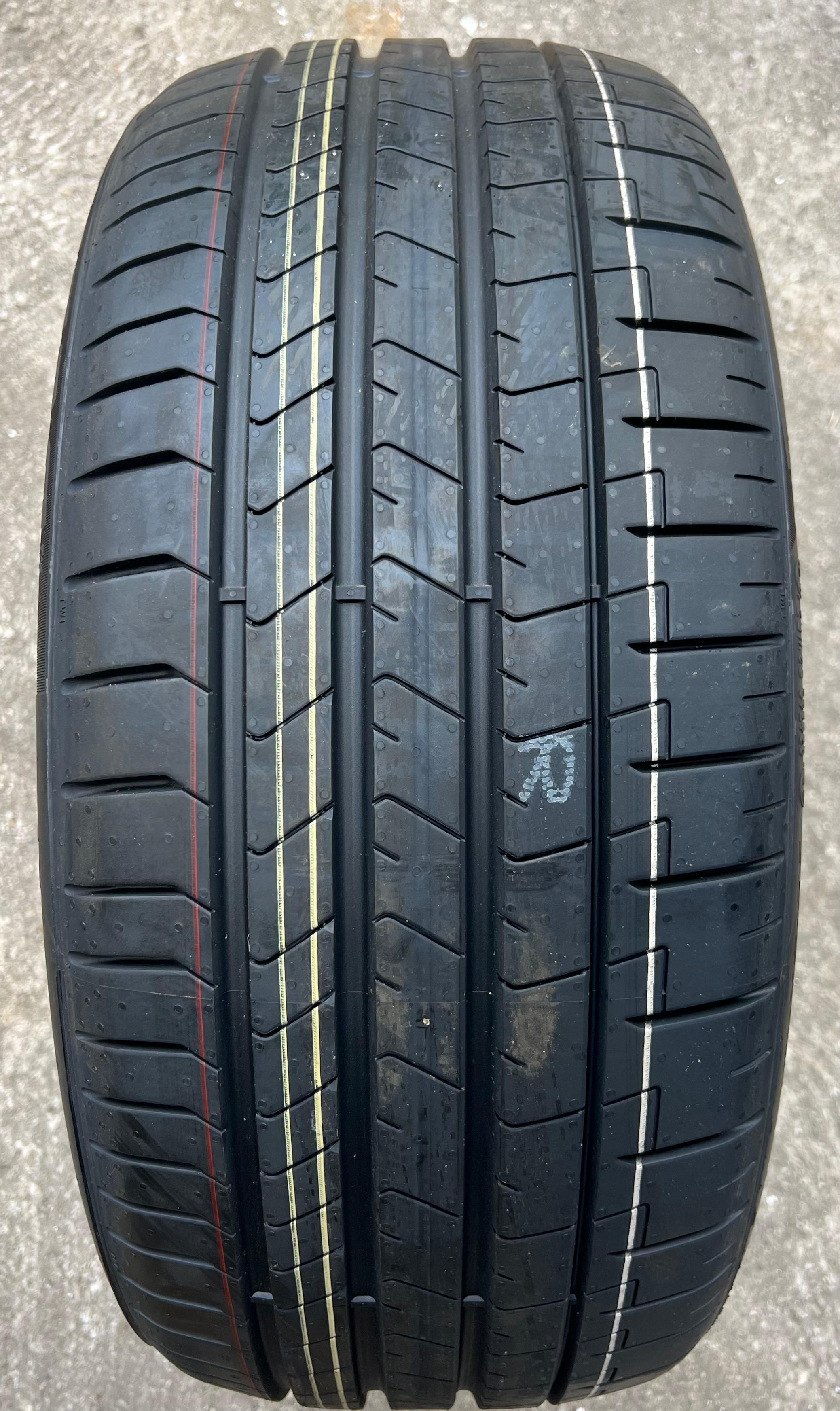 1 pneu d'été Pirelli P Zero PZ4 AO 225/40R19 93W, profil complet, 2022