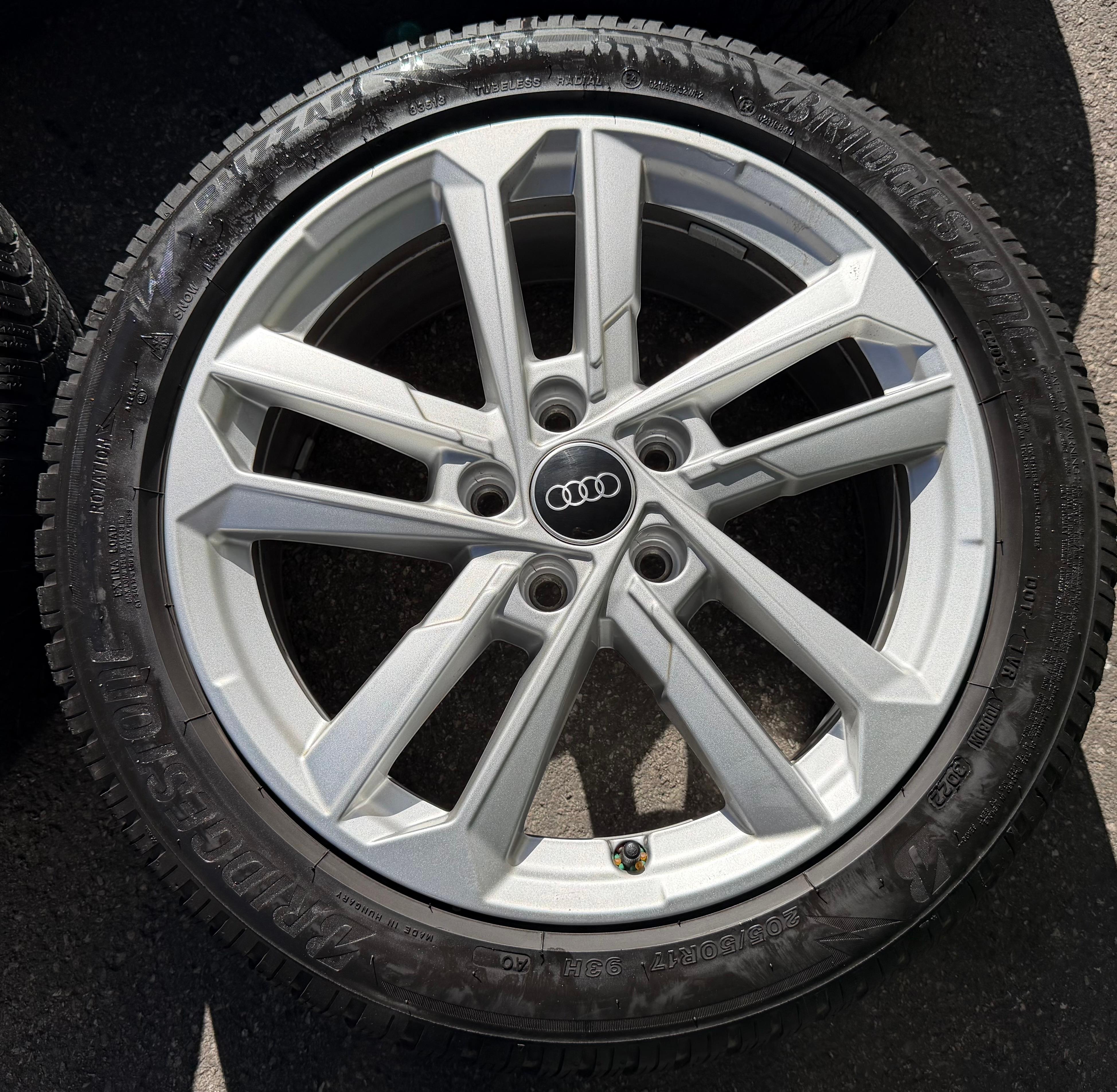 4 ruedas de invierno de aleación originales de 17" para Audi A3 S3 8Y 8Y0601025L 205/50R17 93H Bridgestone 2022