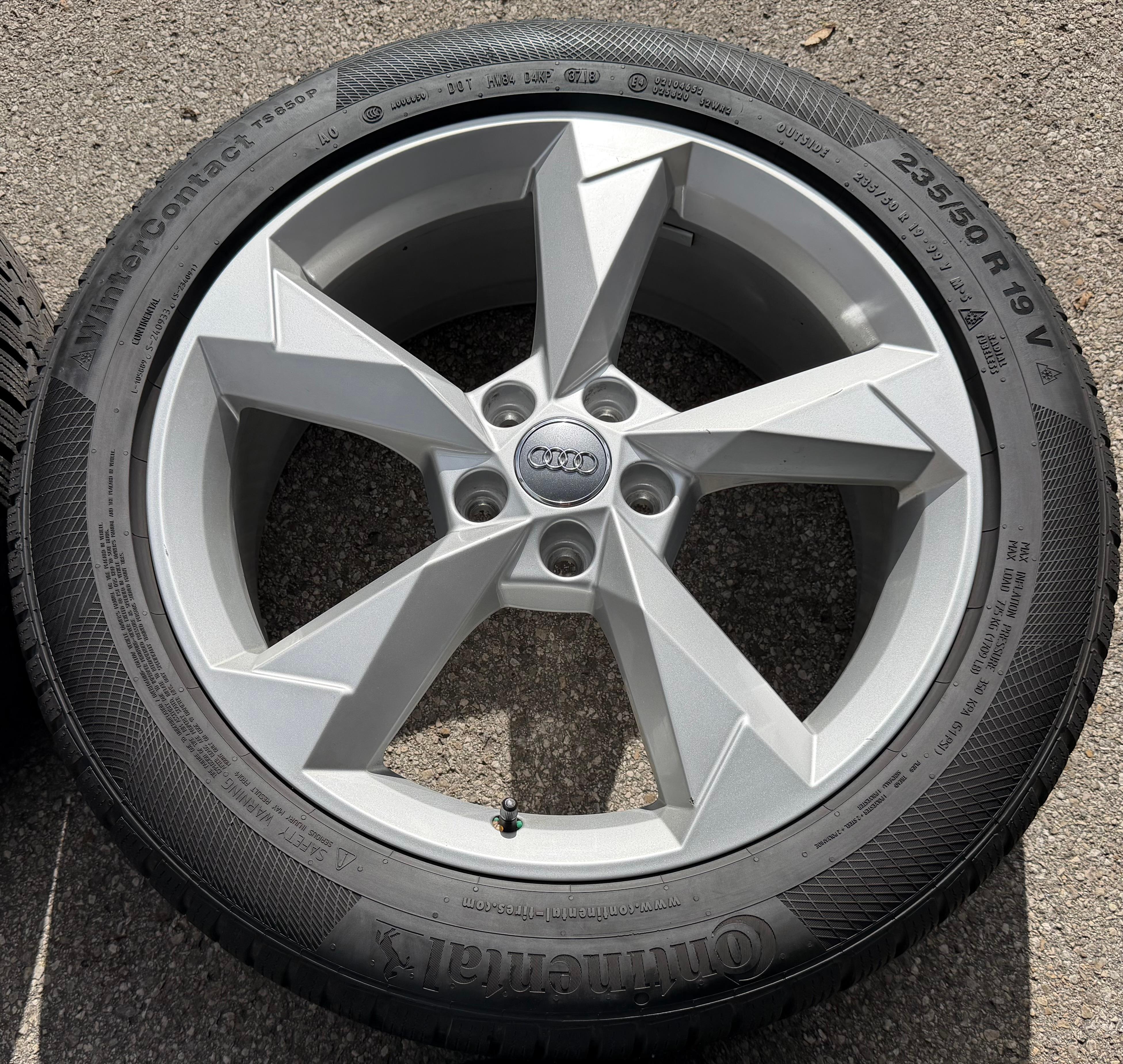 4 ruedas de invierno de aleación originales de 19" para Audi Q3 F3B 83A 83A601025N 235/50R19 99V