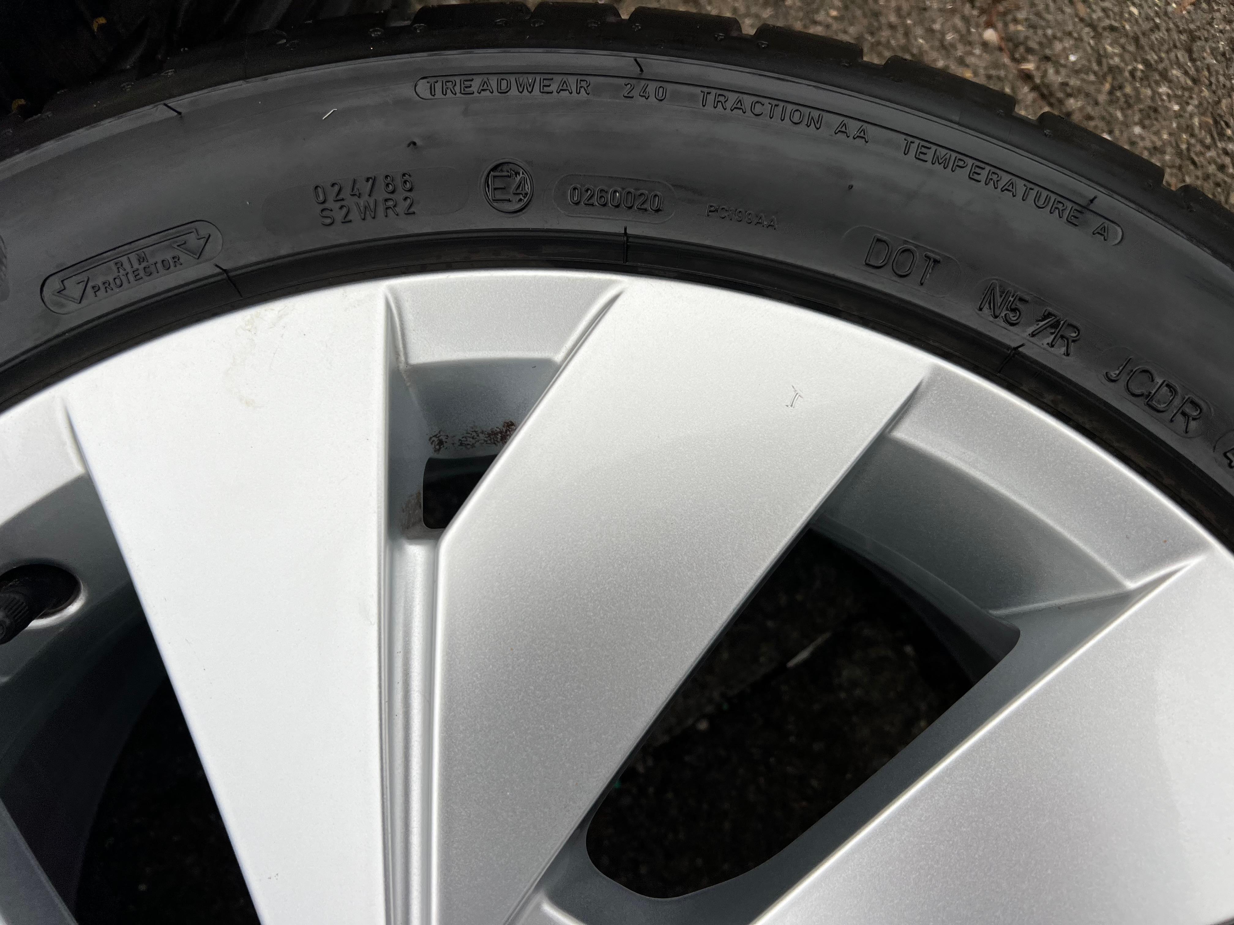 4 CERCHI ESTIVI ORIGINALI DA 17" IN ALLUMINIO VW GOLF 8 VIII 225/45R17 91W DUNLOP BELMONT CONSEGNA GRATUITA